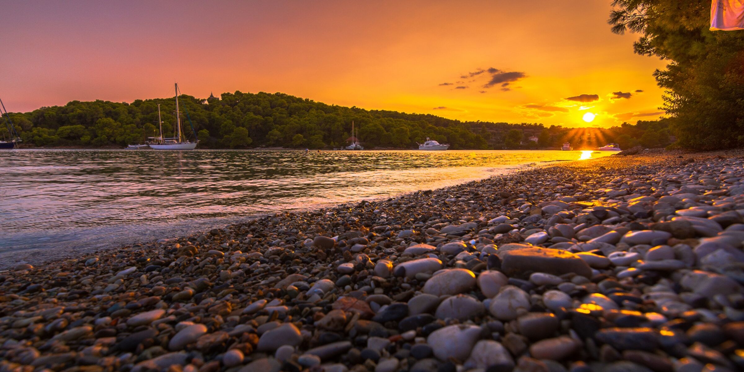 Prenez la mer et découvrez des petits bijoux du Golfe Saronique