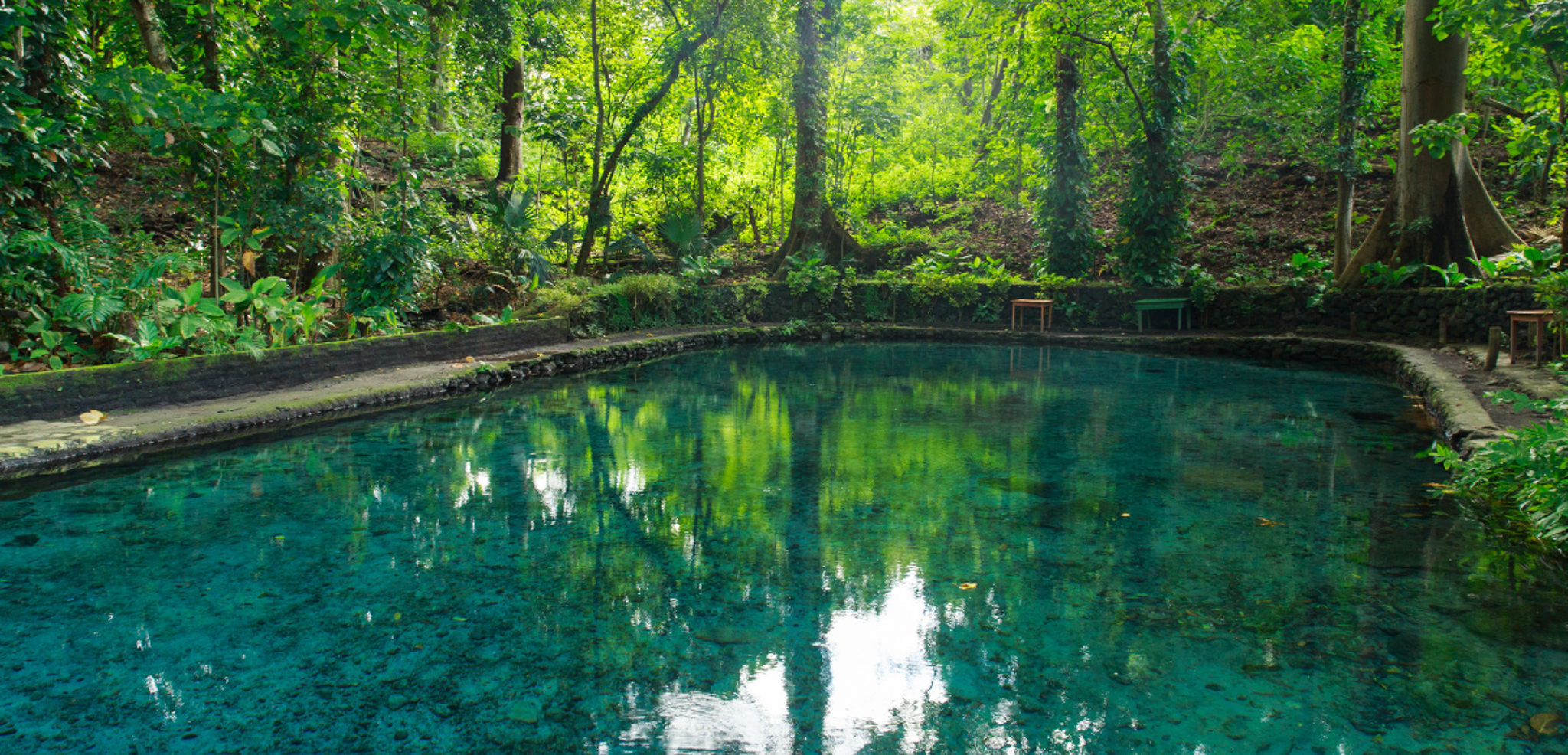 Profitez d'un moment de détente dans la piscine naturelle de Ojo de Agua !