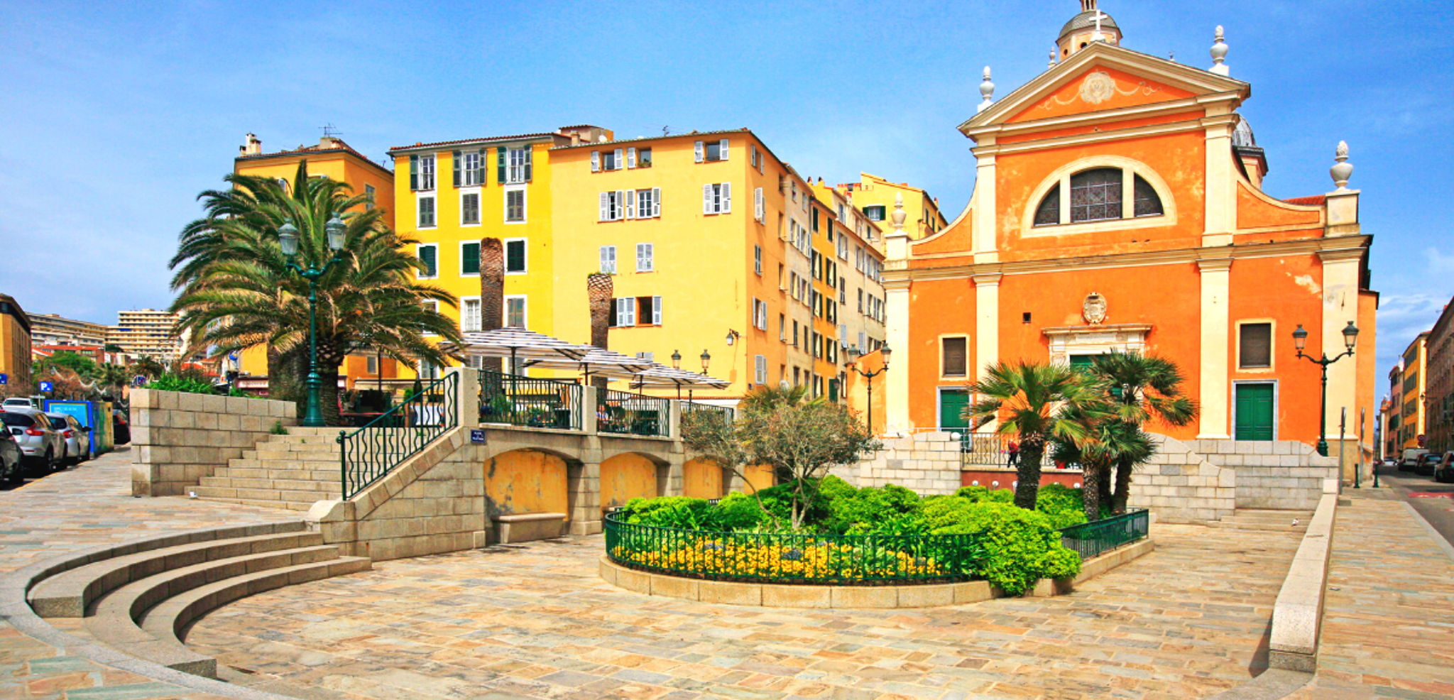 Et suivez le guide lors d'une visite du centre historique d'Ajaccio