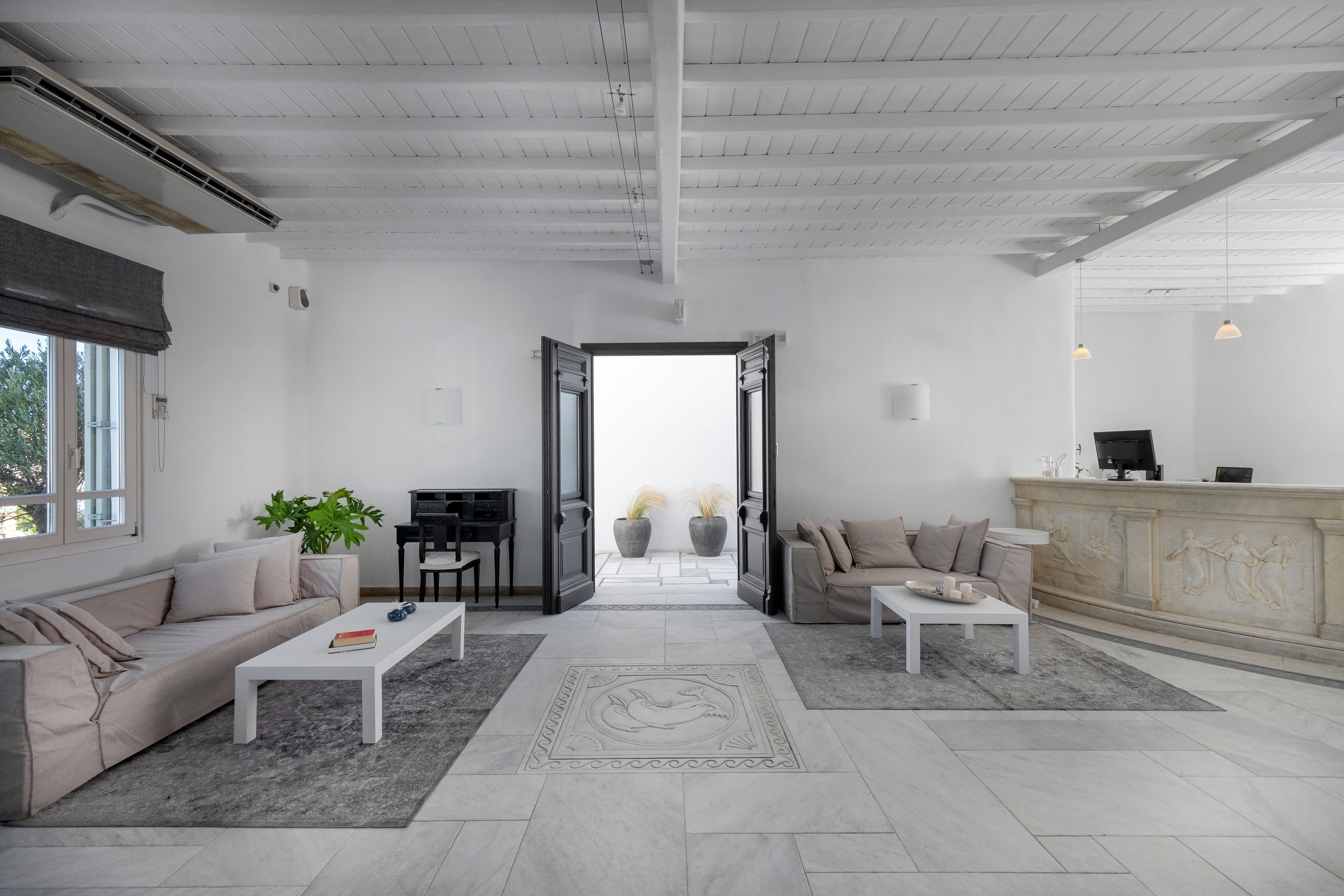 Avec une décoration soignée 