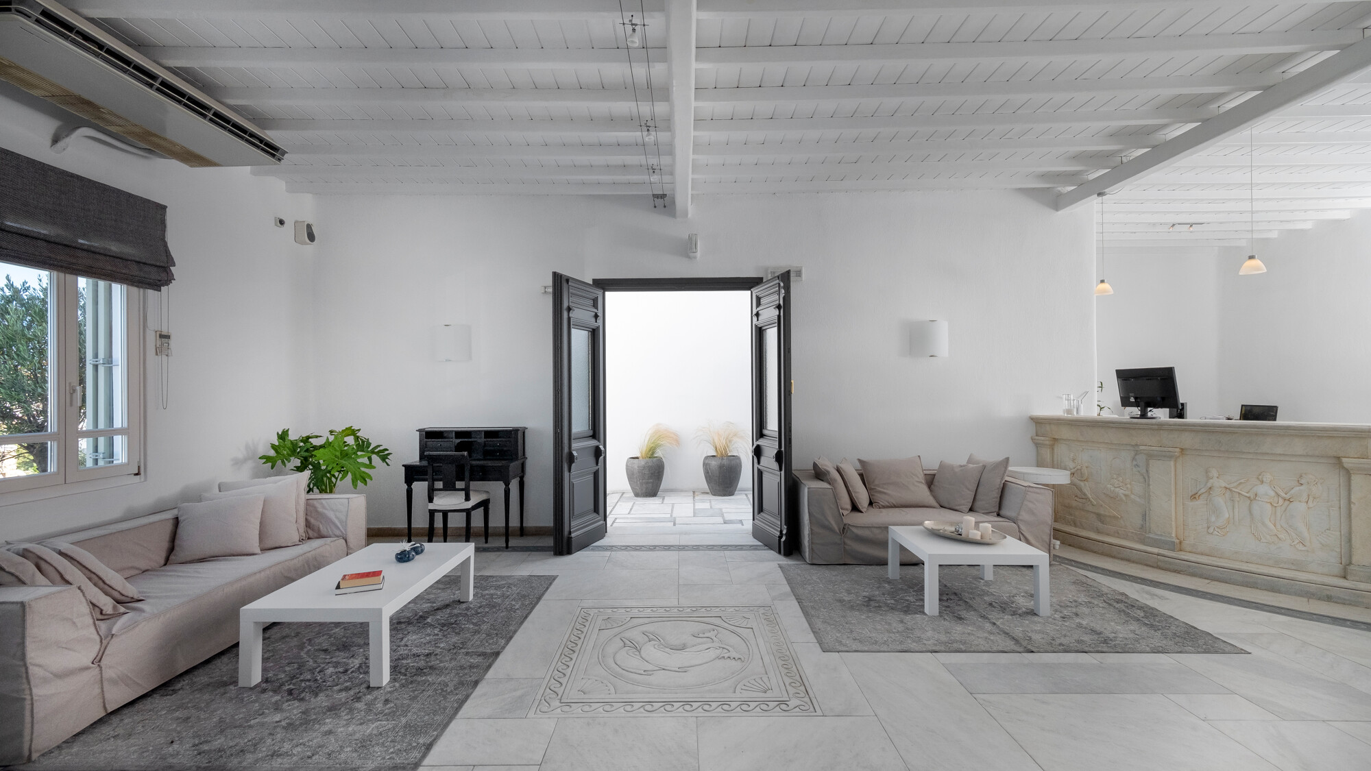 Avec une décoration soignée