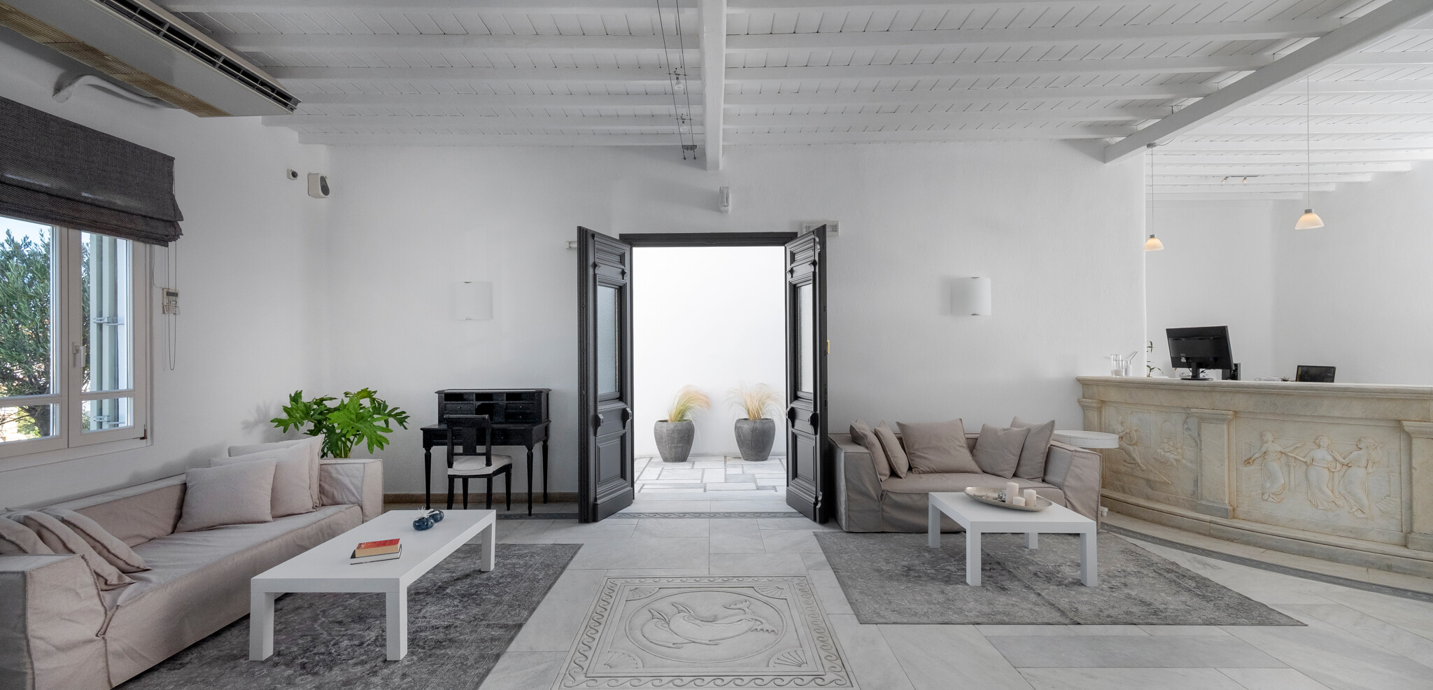 Avec une décoration soignée