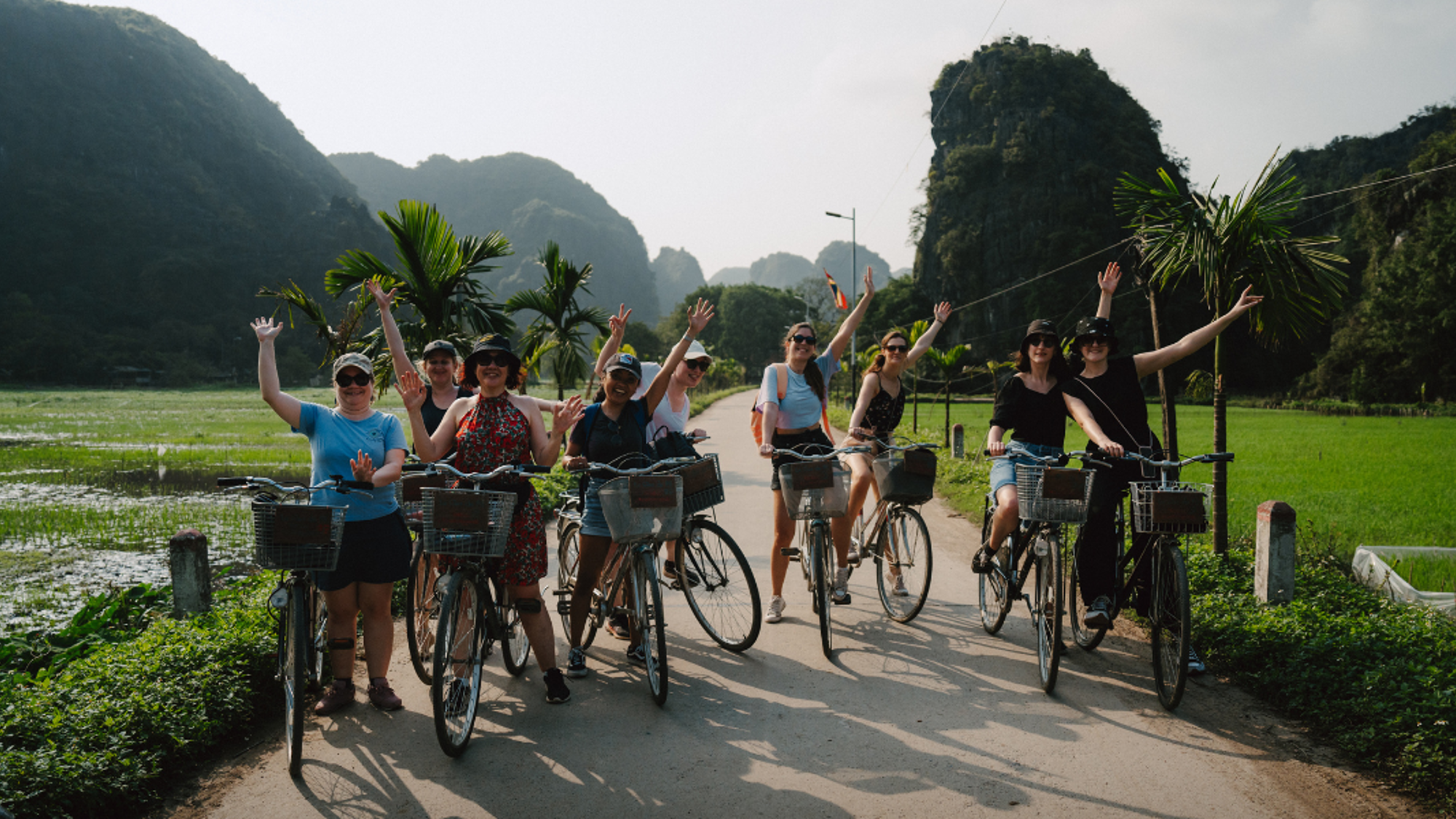 Enfourchez vos vélos à la découverte de la baie d'Ha Long Terrestre