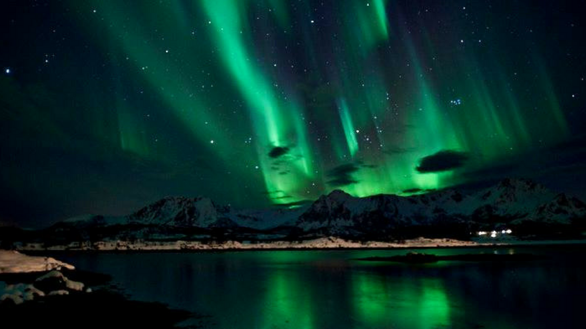 La danse majestueuse des aurores boréales (@Ian Robins)