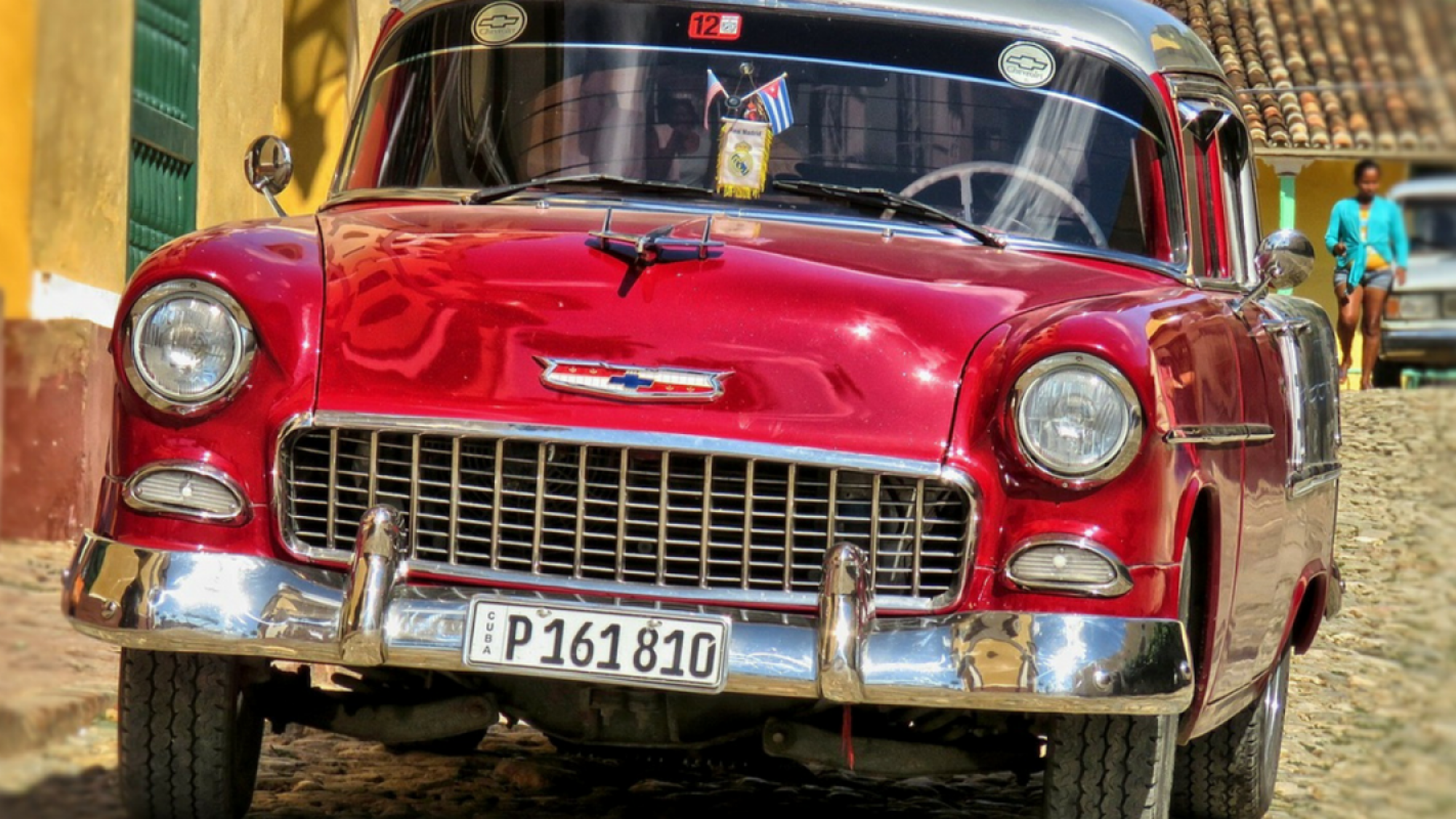 Prenez place dans une vieille voiture américaine pour un mini road-trip