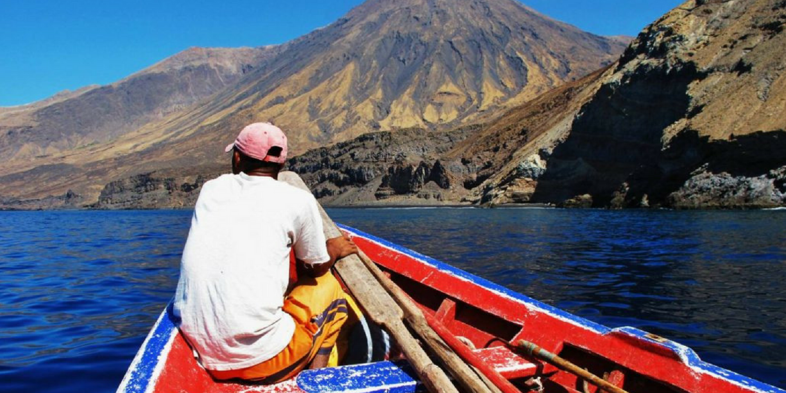 Après un transfert en bateau...