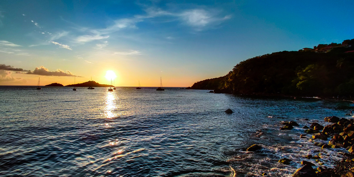 Le coucher de soleil sur l'Ilet Pigeon depuis la plage de Malendure - Jour 5 