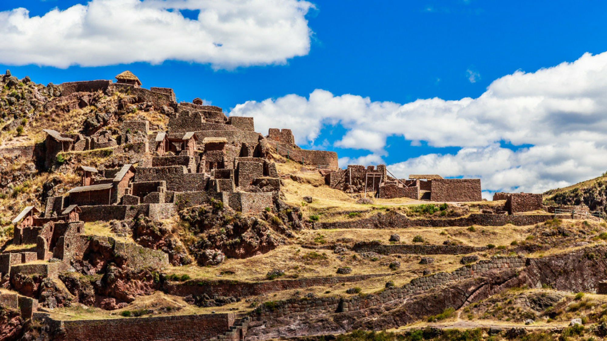 Un vol intérieur vous conduit vers Cuzco et la vallée sacrée des Incas