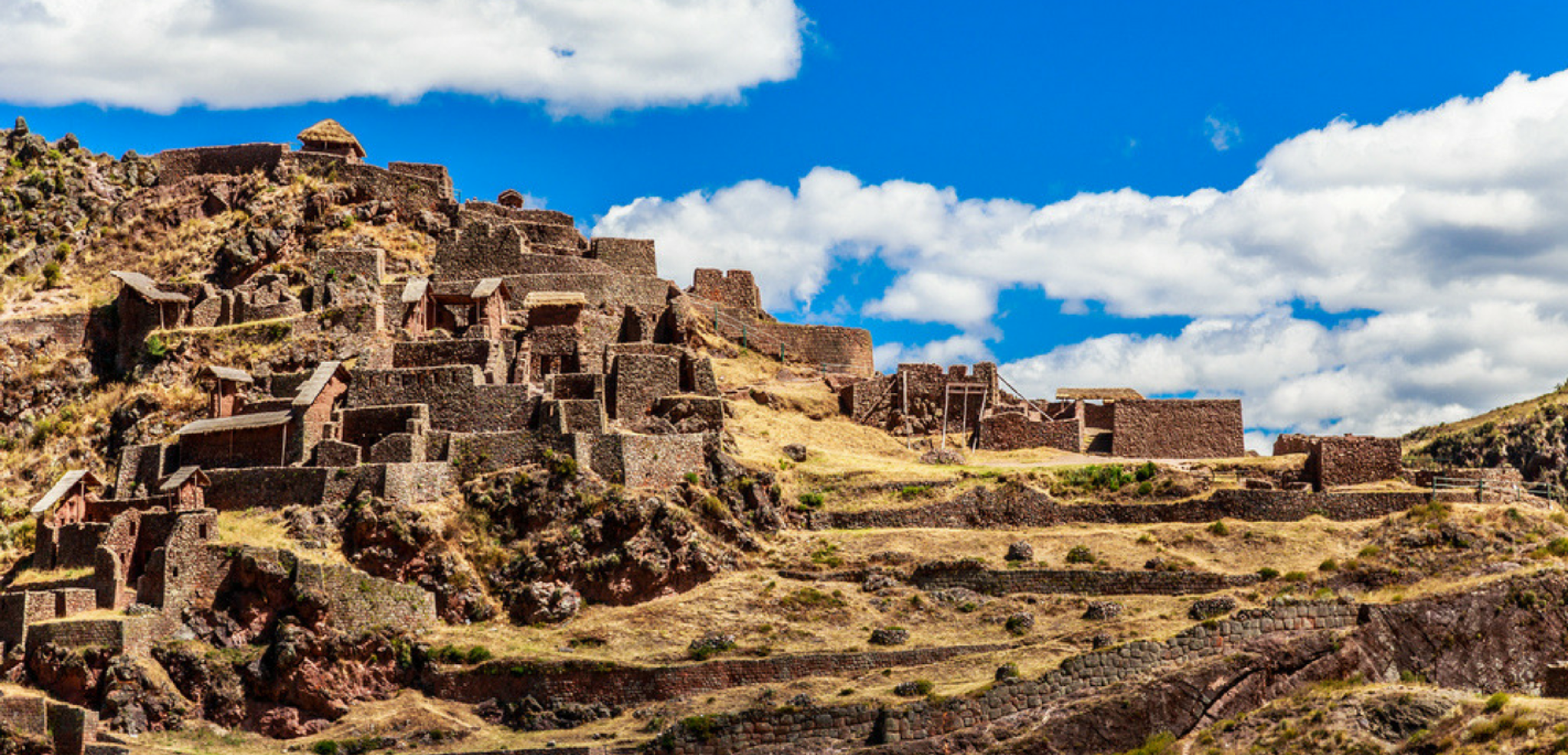 Un vol intérieur vous conduit vers Cuzco et la vallée sacrée des Incas