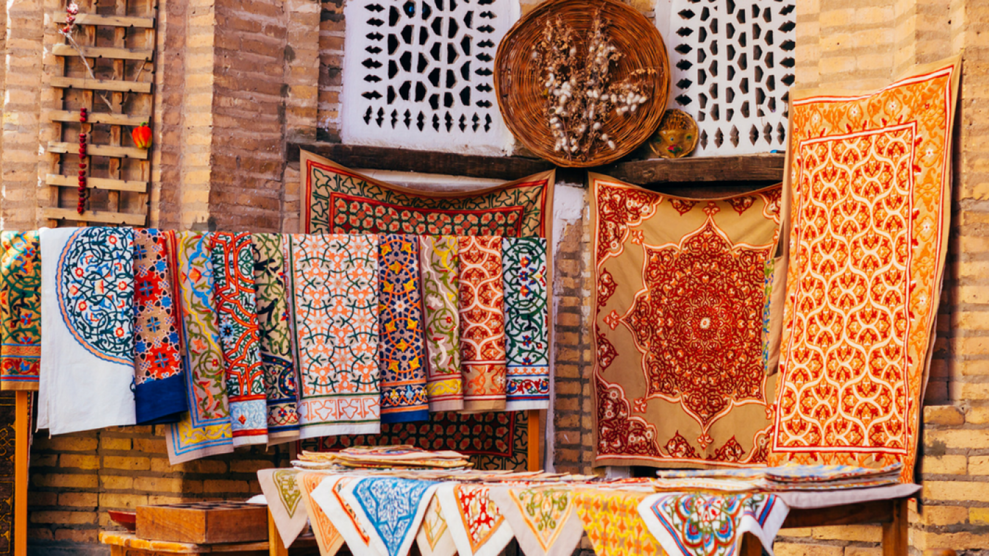 Des étoffes en soie étincelantes