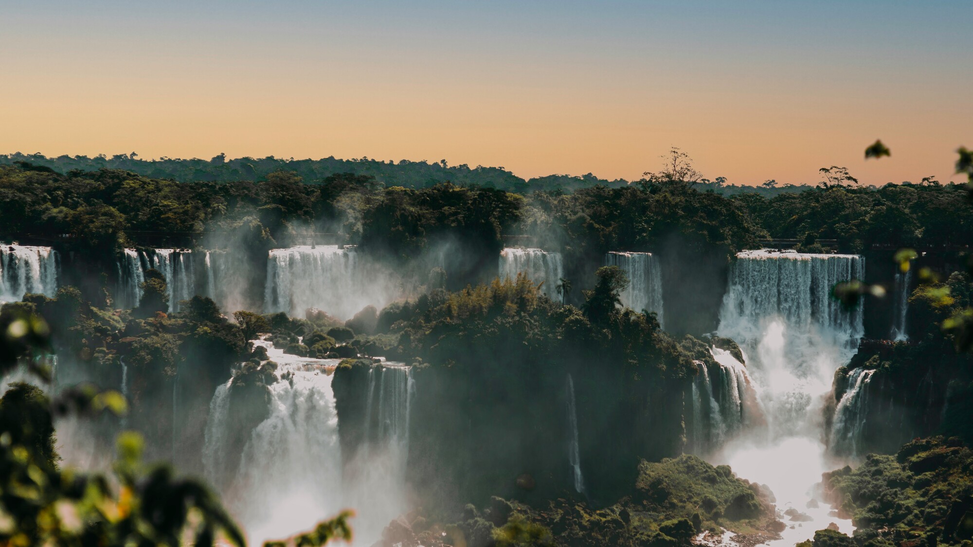 Chutes d'Iguaçu ©Douglas Lopez / Unspalsh (selon les dates de départ)