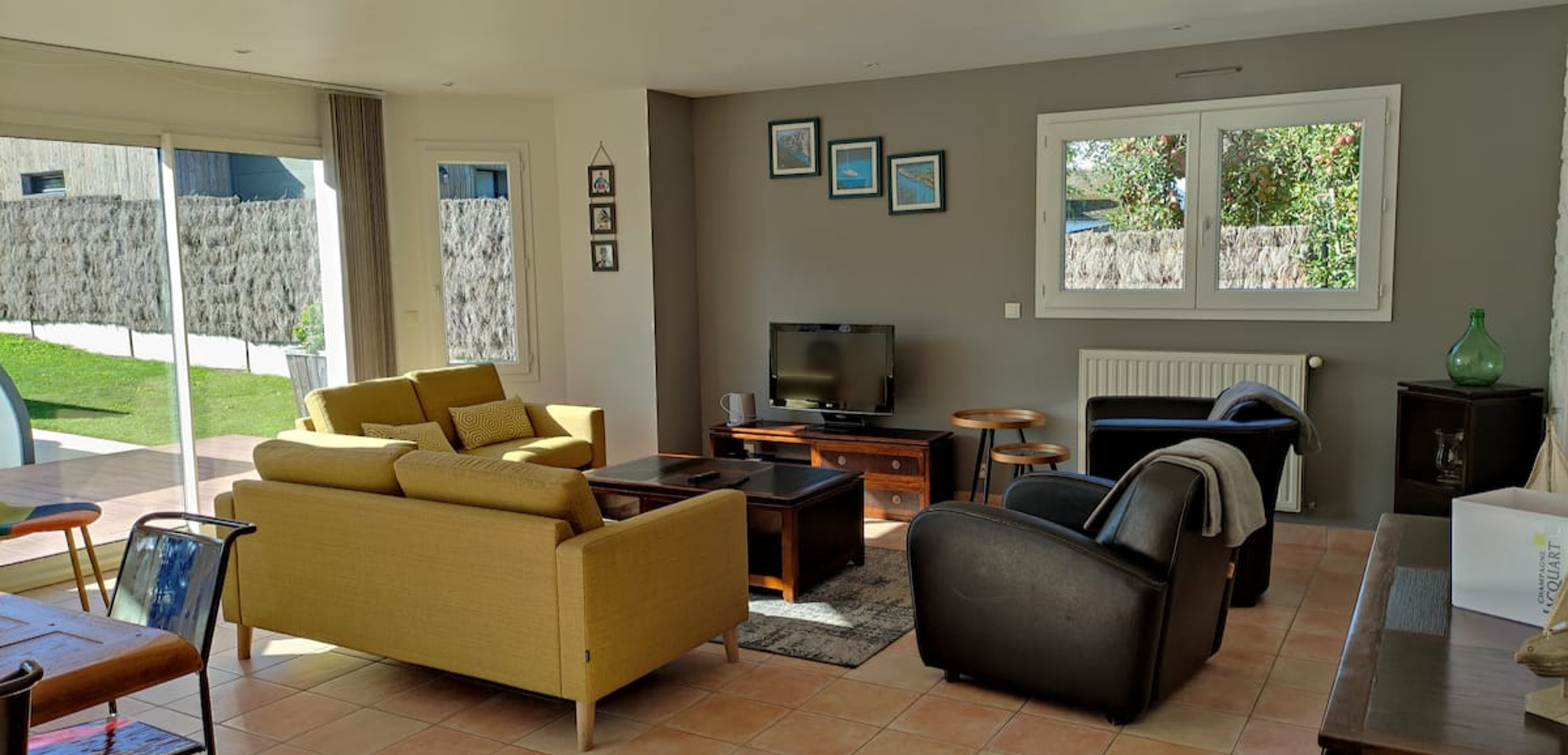 Une grande pièce à vivre conviviale et lumineuse