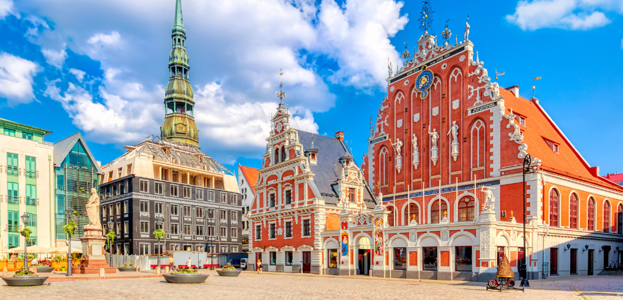 La place centrale et la Maison des Têtes noires