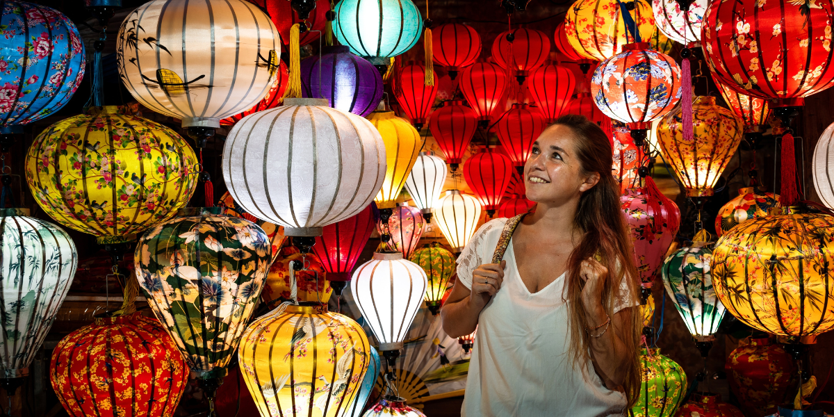 Suivez le guide dans la ville jaune aux mille lanternes 