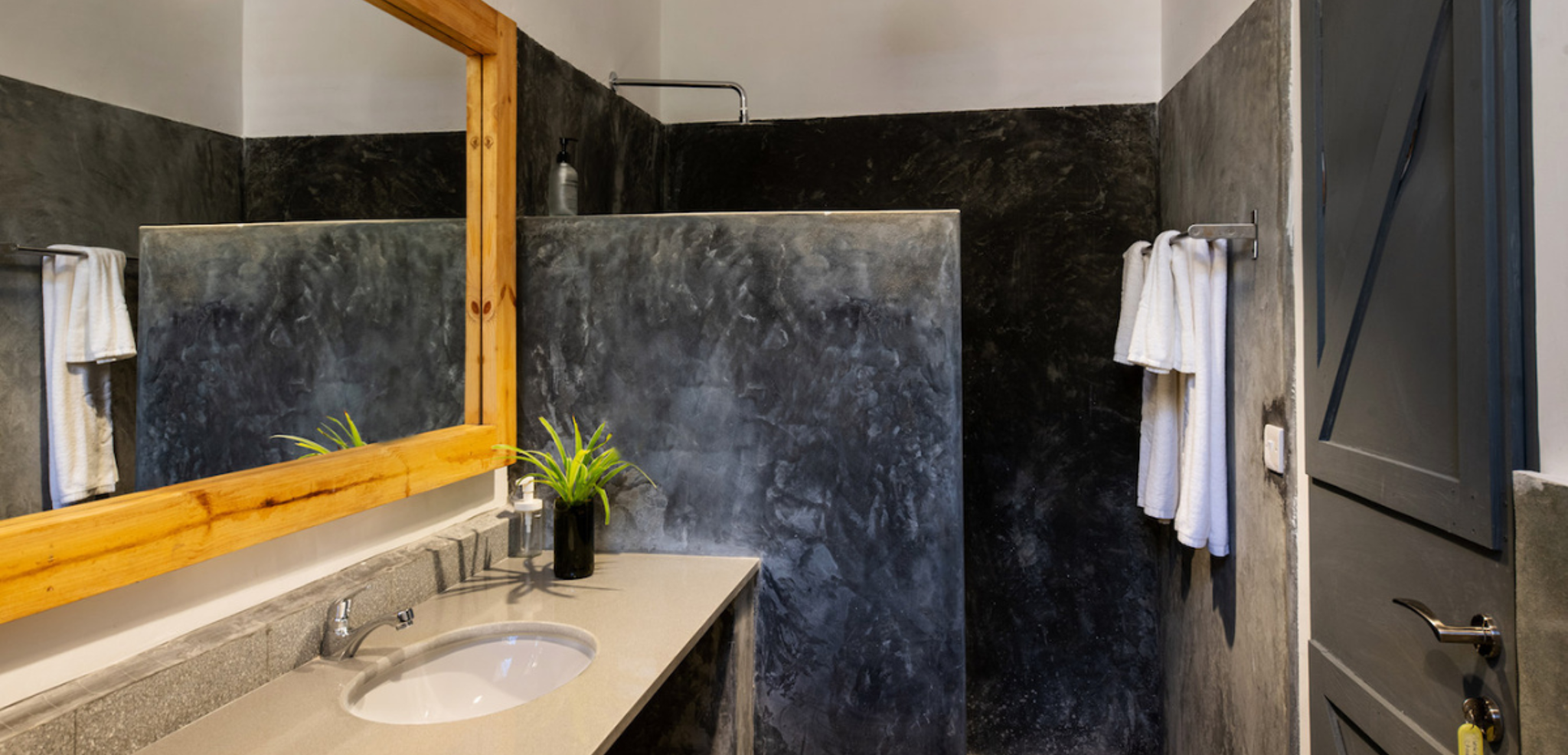 Avec salle de douche privée