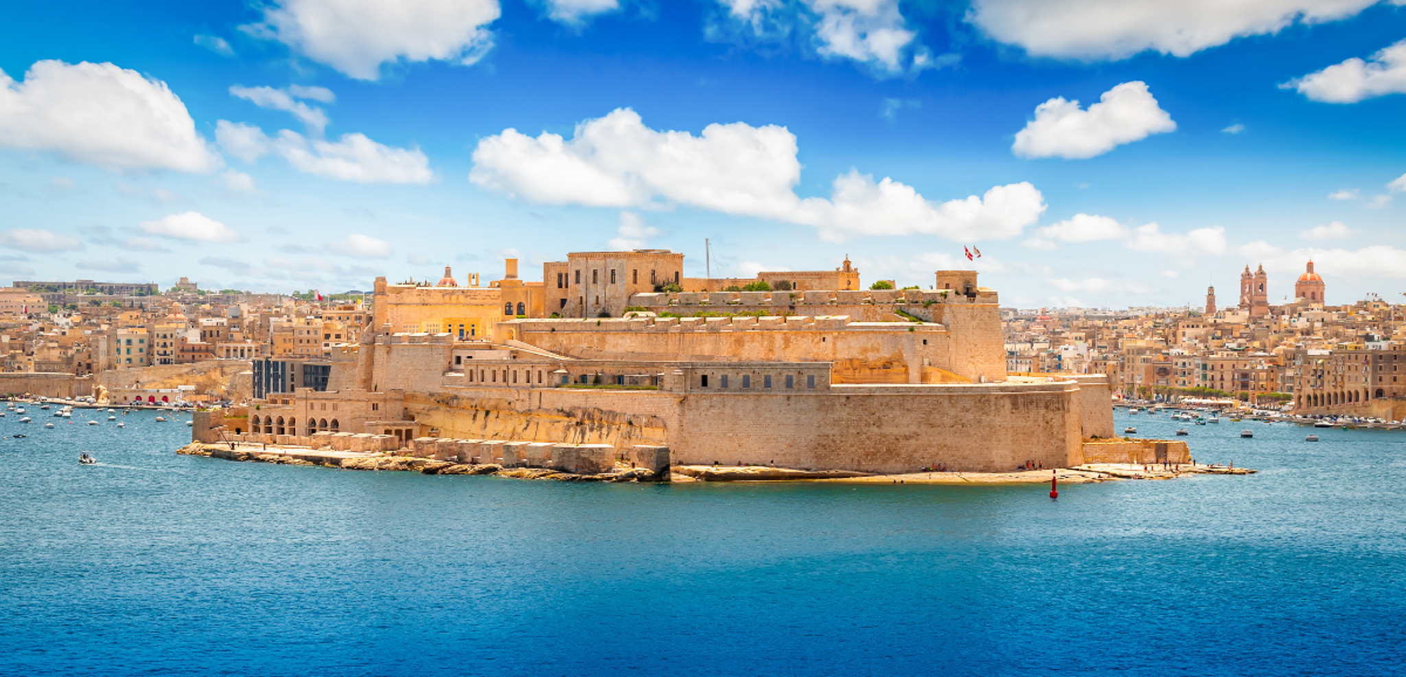 Et prenez le large lors d'une croisière pour admirer les célèbres ports de l'île : le Grand Harbour