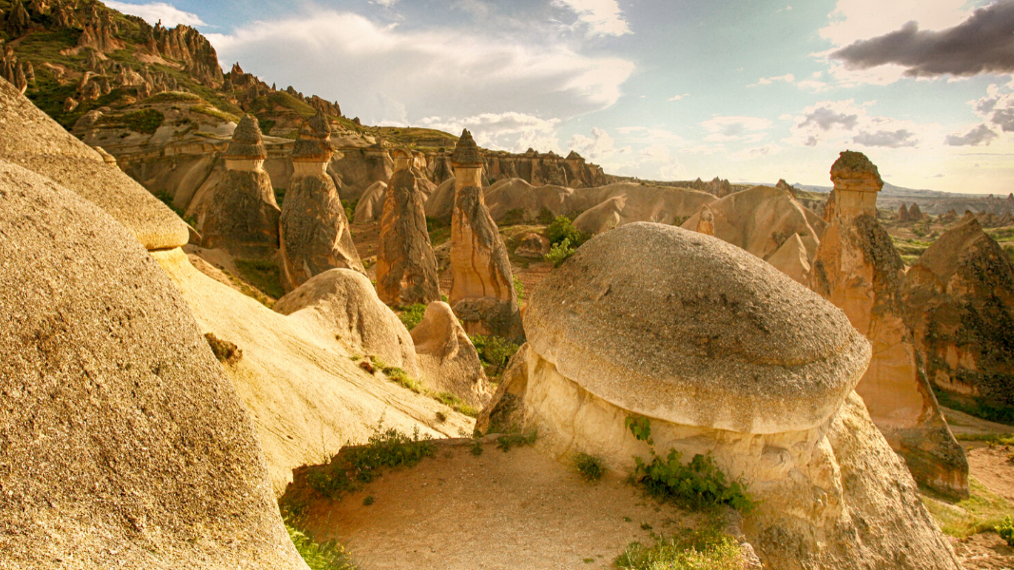 Et admirez ces somptueuses cheminées de fées