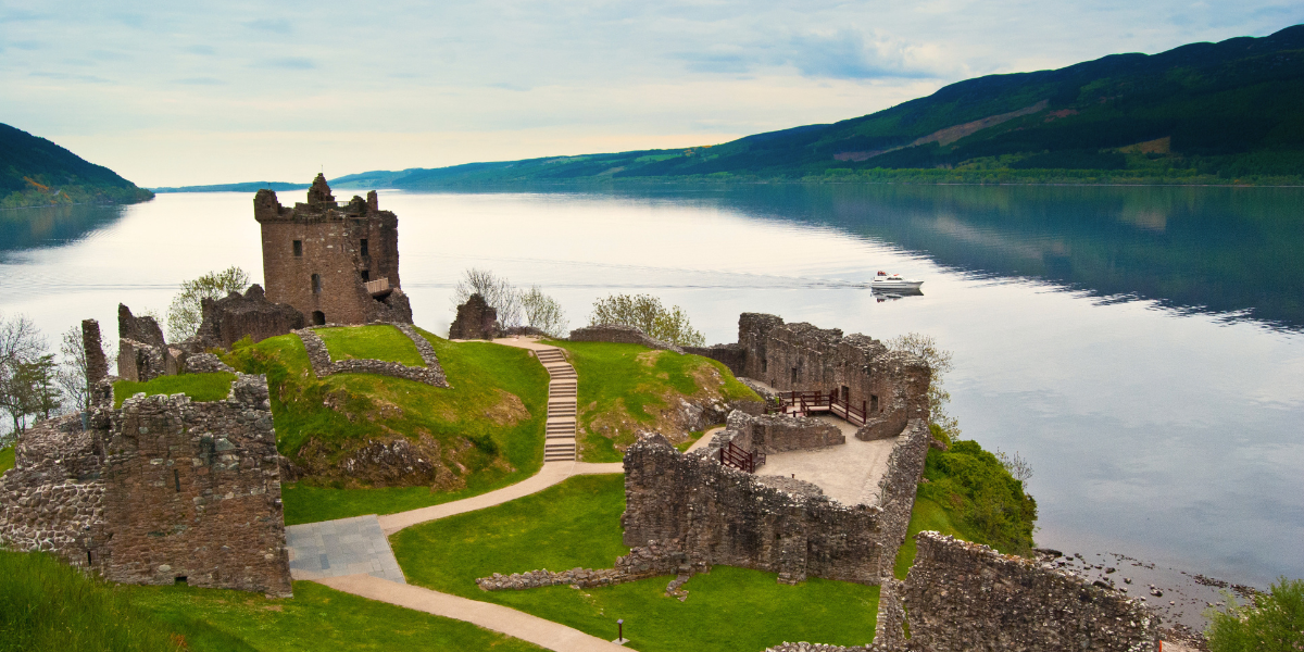 Château dʼUrquhart,  © Robin Canfield / Unsplash