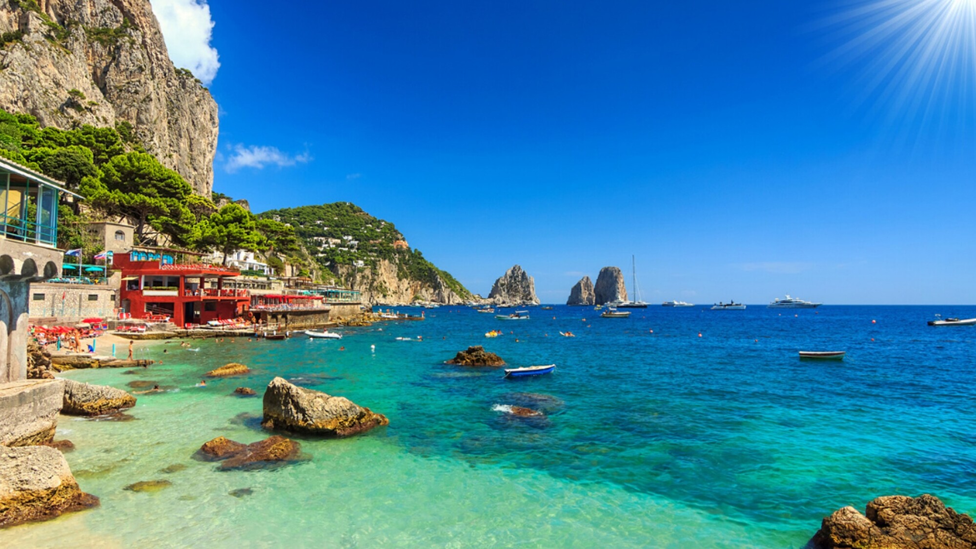 Entre 2 villages, profitez des plages aux eaux cristallines