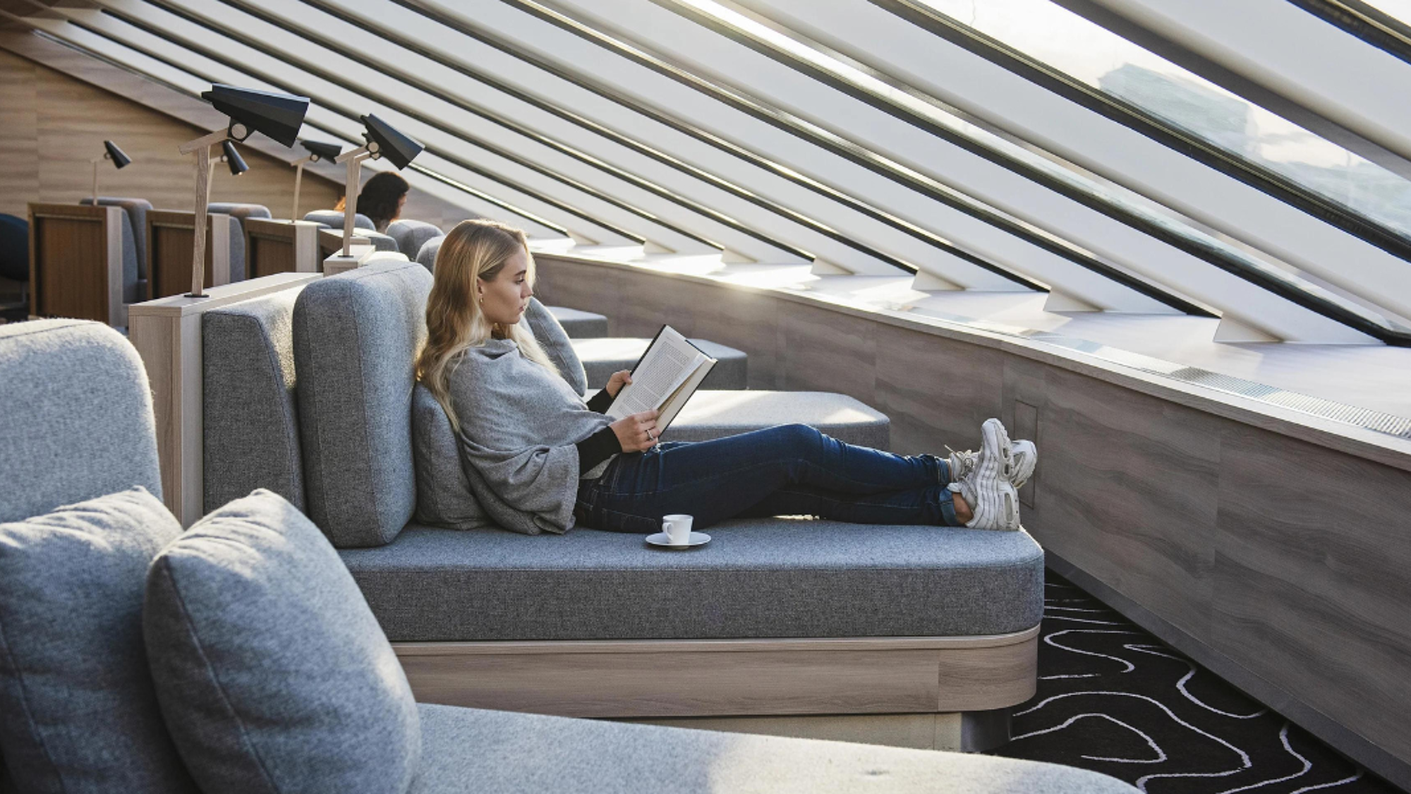 Entre deux expéditions, détendez-vous sur le navire tout confort !