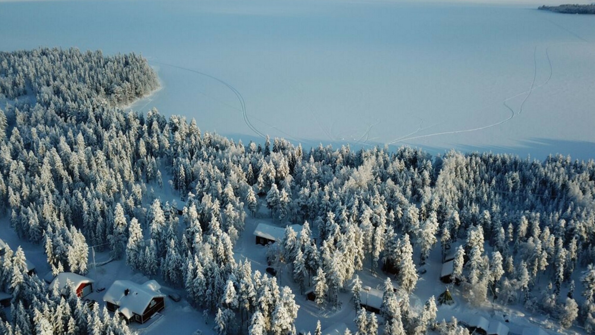 Le décor de votre séjour au bord d'un lac glacé