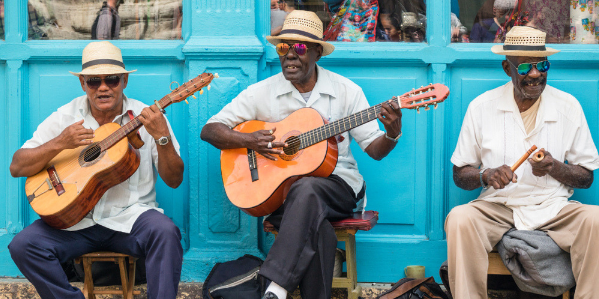 Imprégnez-vous de l'ambiance si particulière de cette ville 