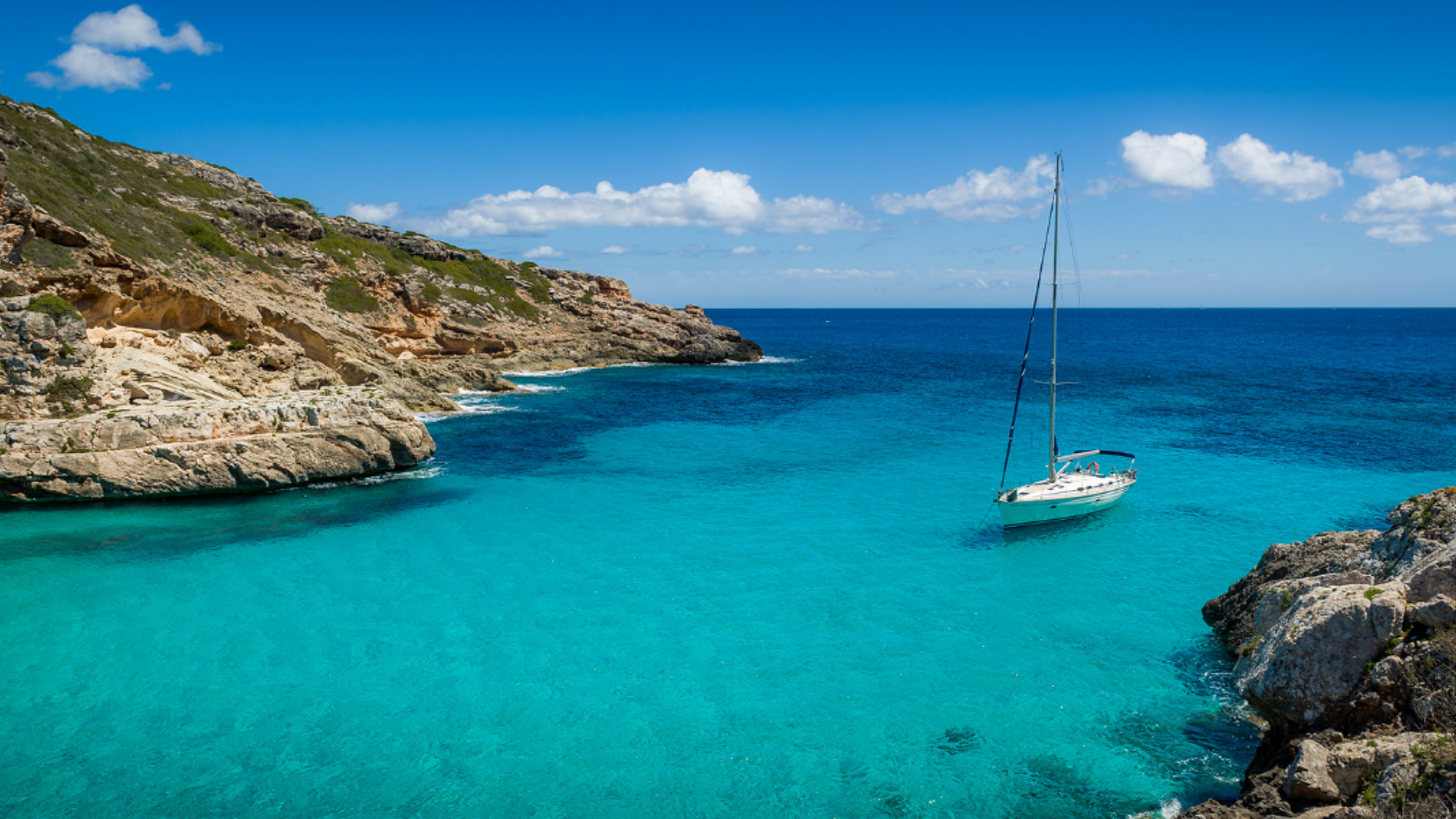 Et naviguez le long des côtes