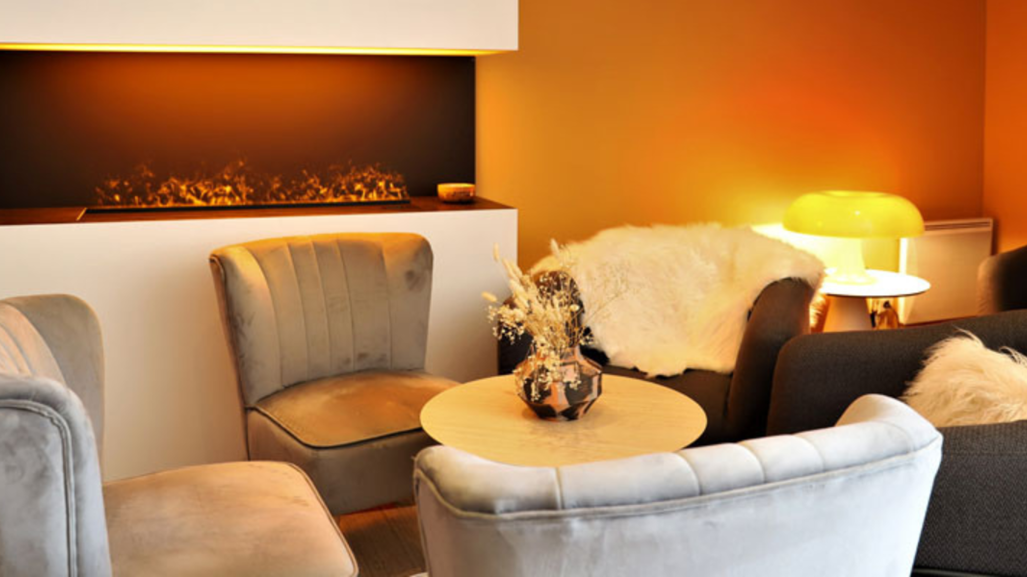 De retour à l'hôtel, goûtez à la quiétude d'un feu de cheminée