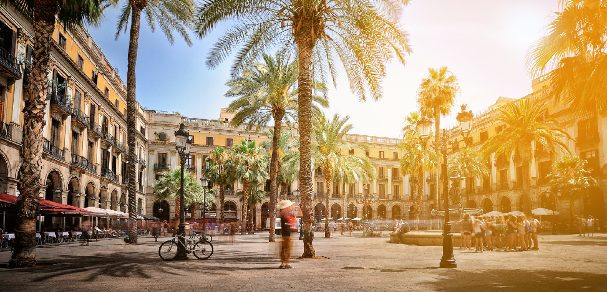 Les nombreuses places ensoleillées