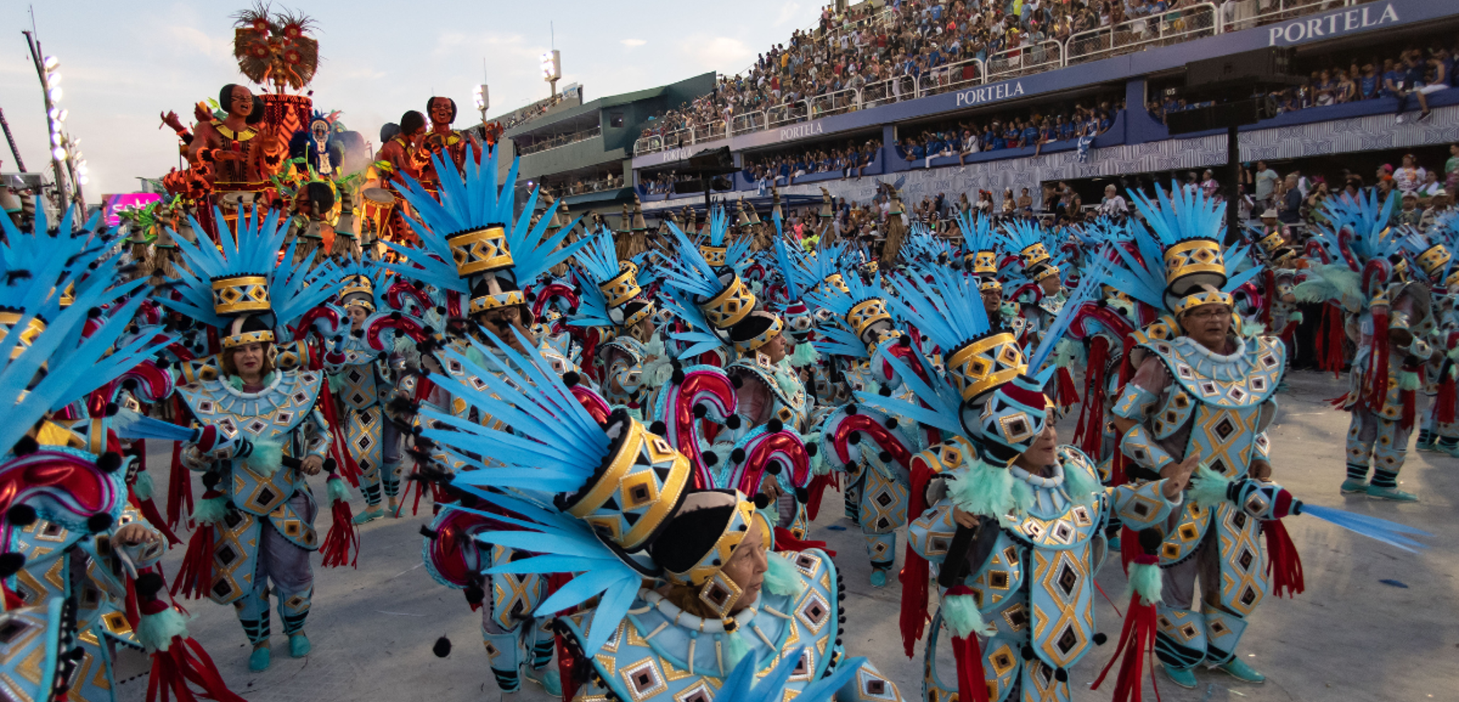 Le défilé du Carnaval depuis l'allée du Sambodrome