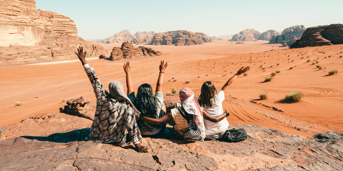 Une pause photo devant le désert à perte de vue 