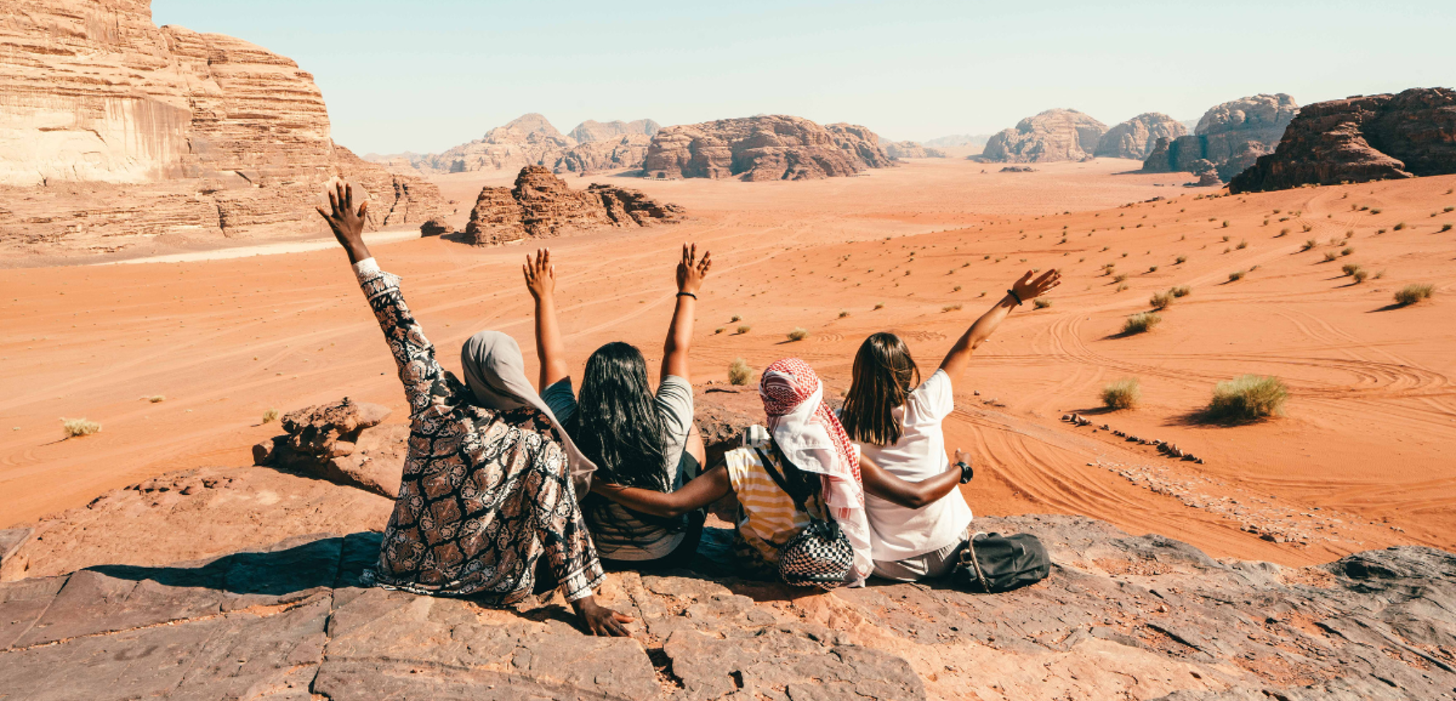 Une pause photo devant le désert à perte de vue