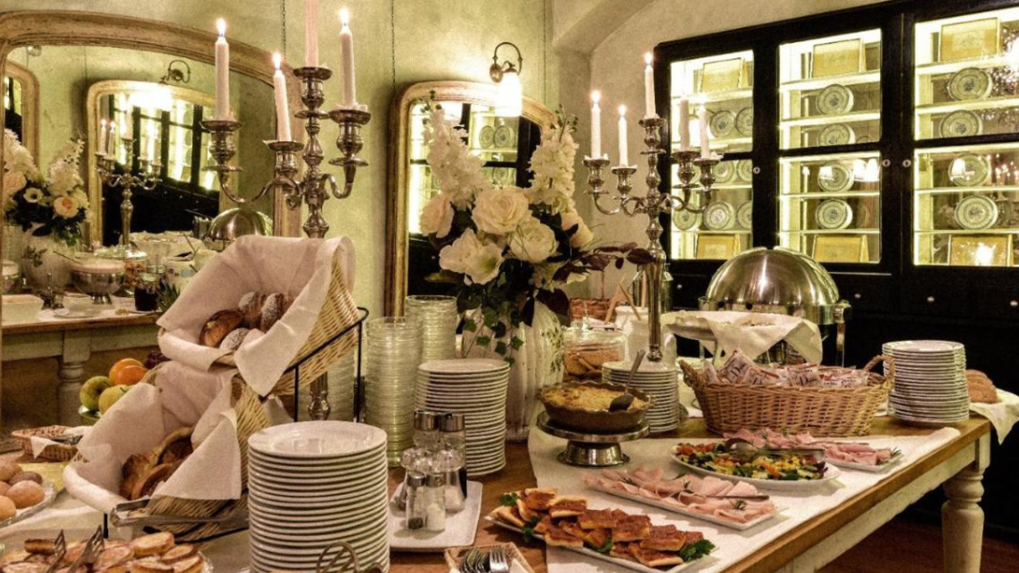 Et régalez vous avec le petit déjeuner buffet : Hôtel Cellai 4* (ou similaire)