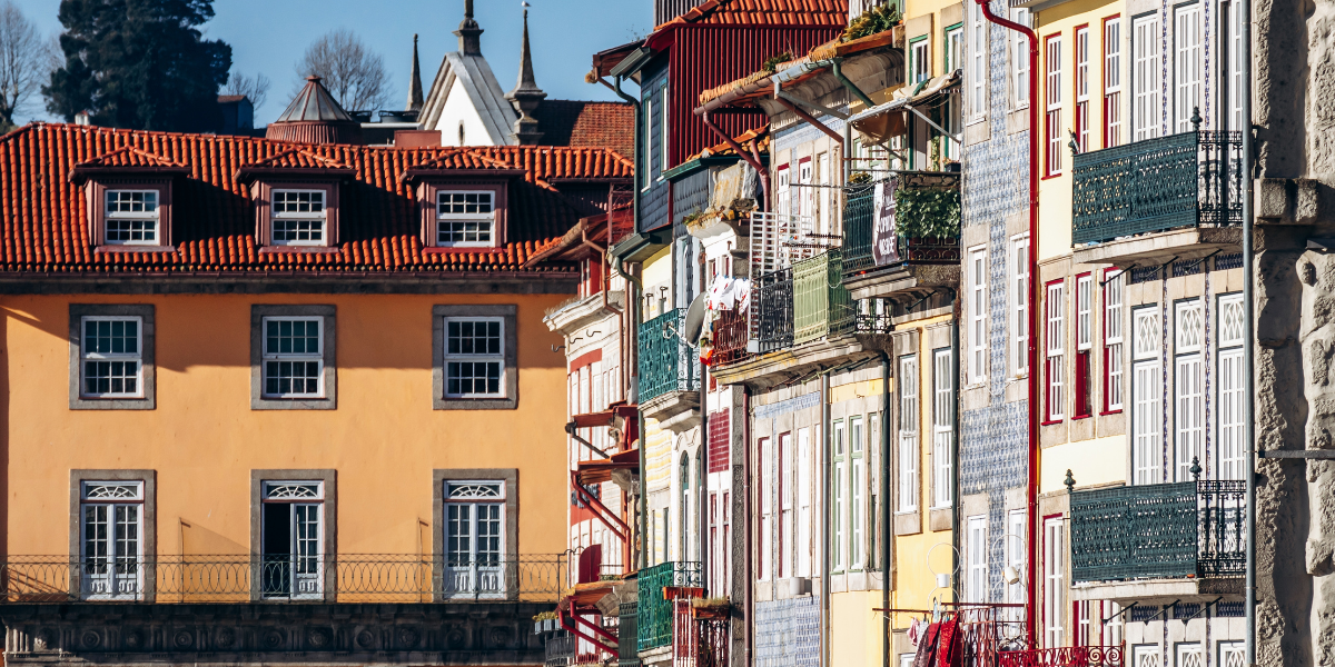 Les façades colorées des maisons 