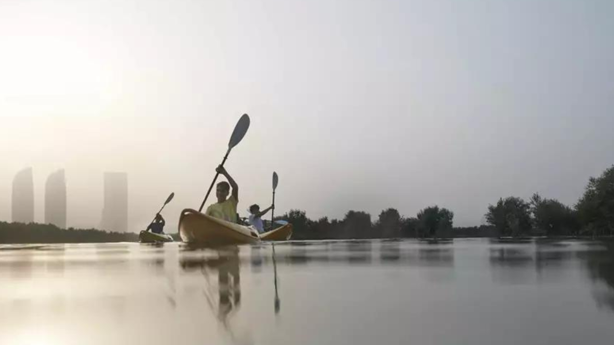 Avec les buildings en toile de fond