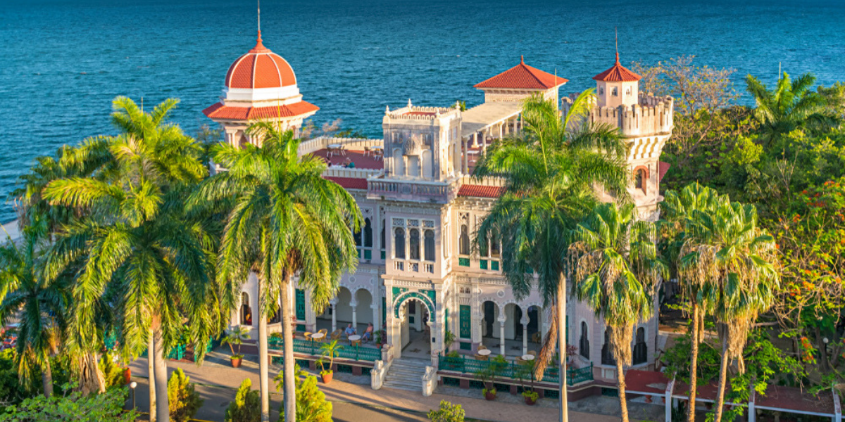 Puis vous faites route vers Cienfuegos au charme indéniable... 