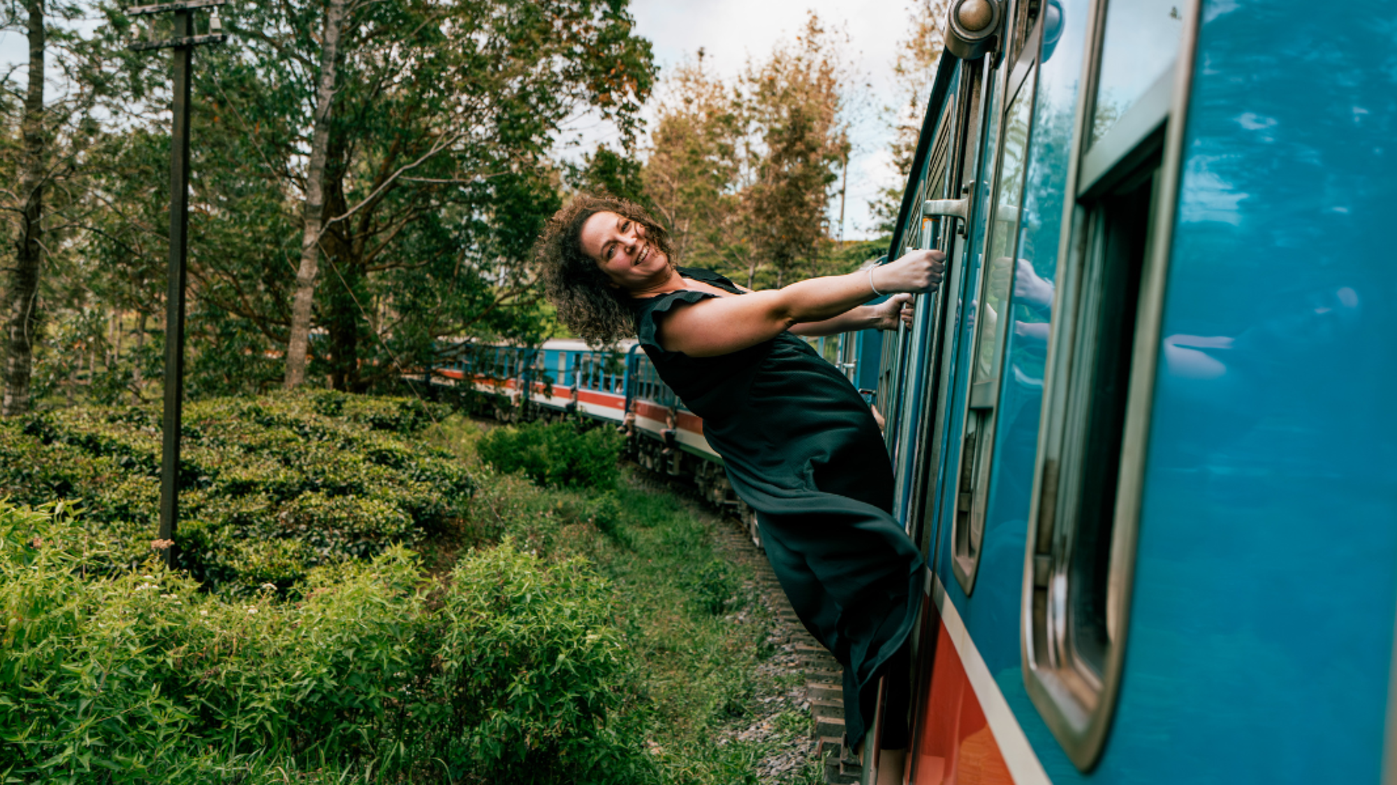 Le trajet en train dans les champs de thé, entre Nanu Oya et Ella - Jour 5