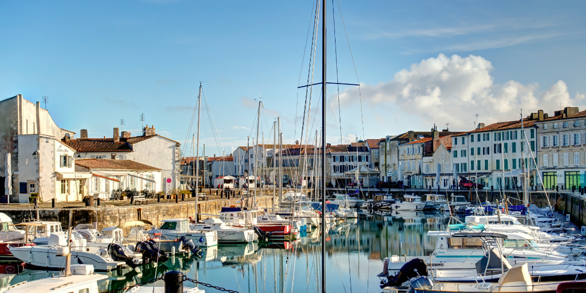Et idélamement située dans le village de la Flotte