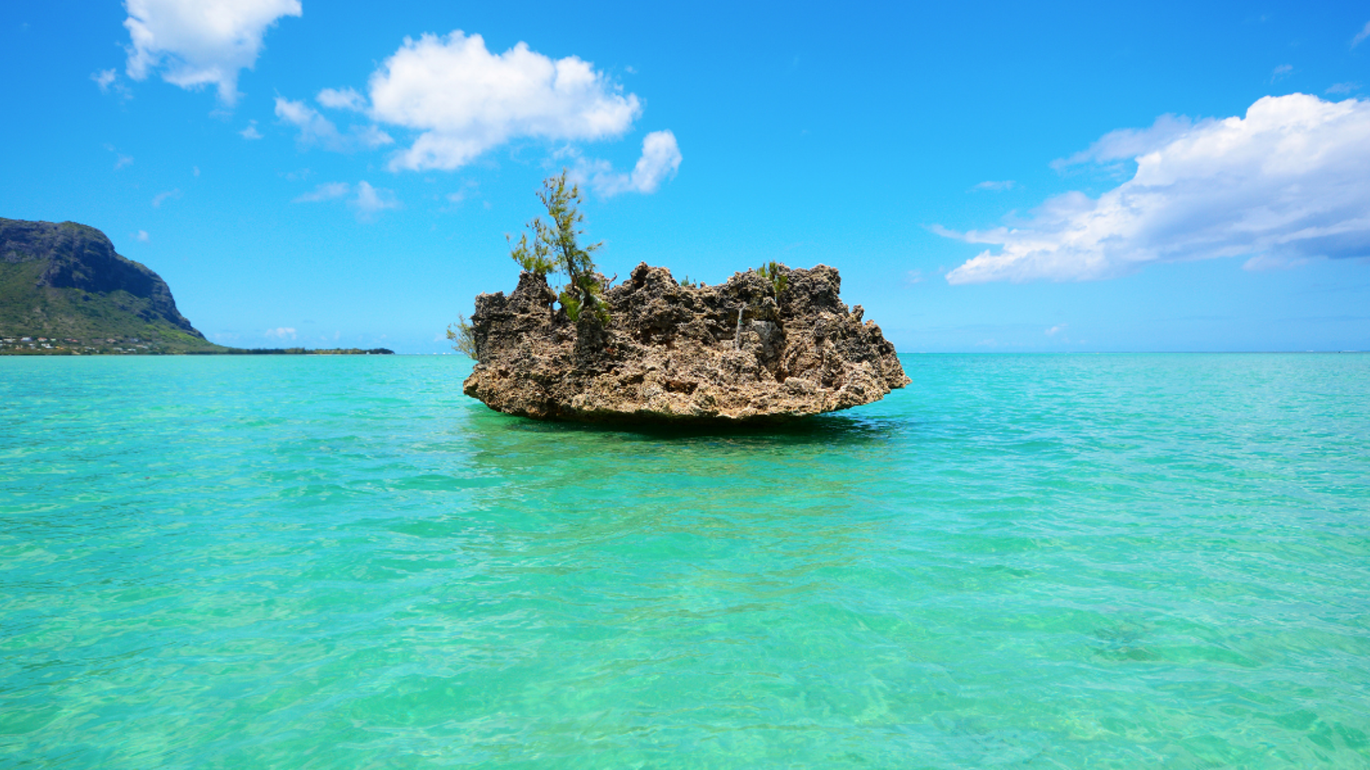 Autour de l'île aux Bénitiers et du célèbre Crystal Rock