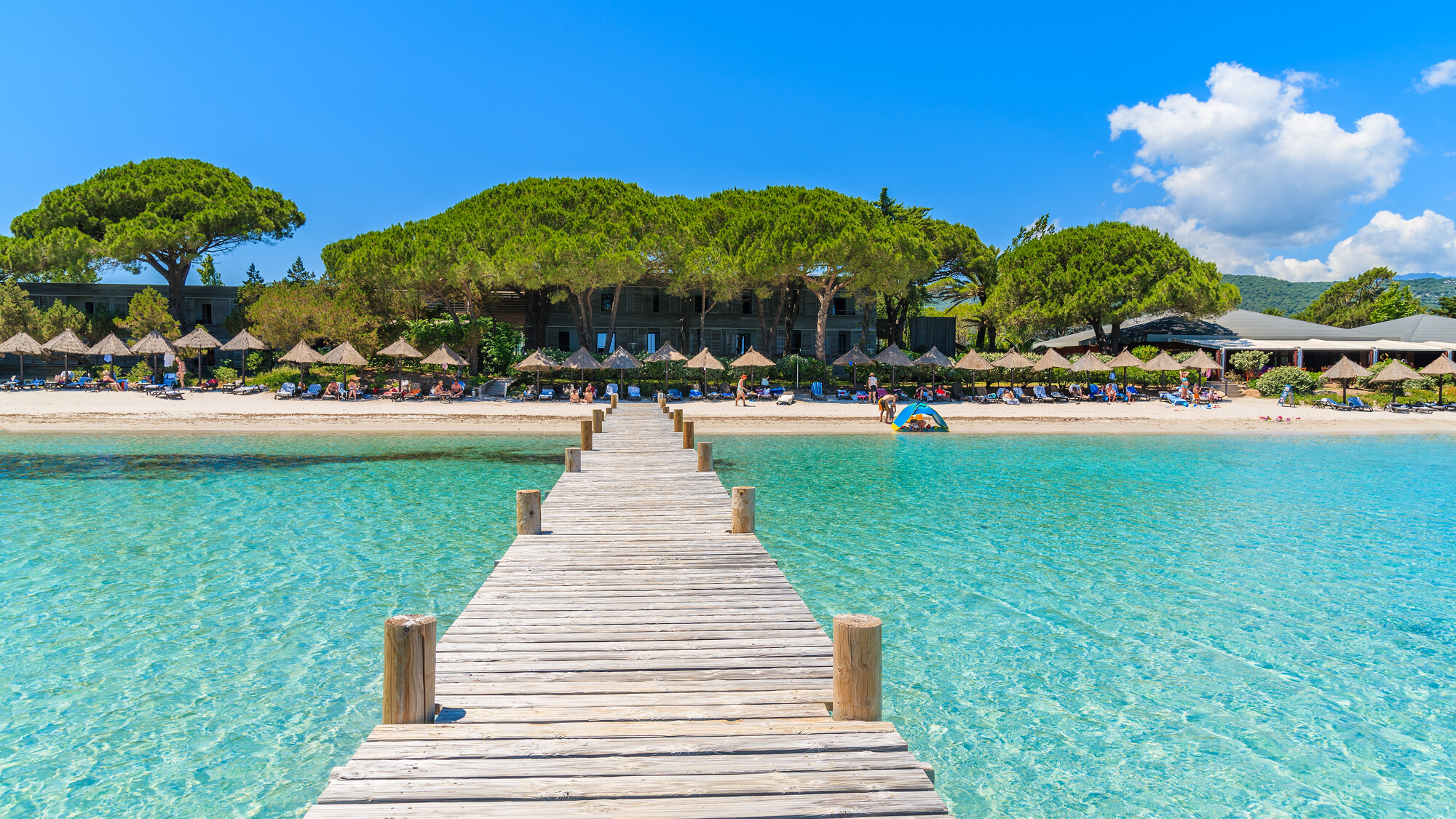 Profitez d'une journée sur la plage paradisiaque de Santa Giulia