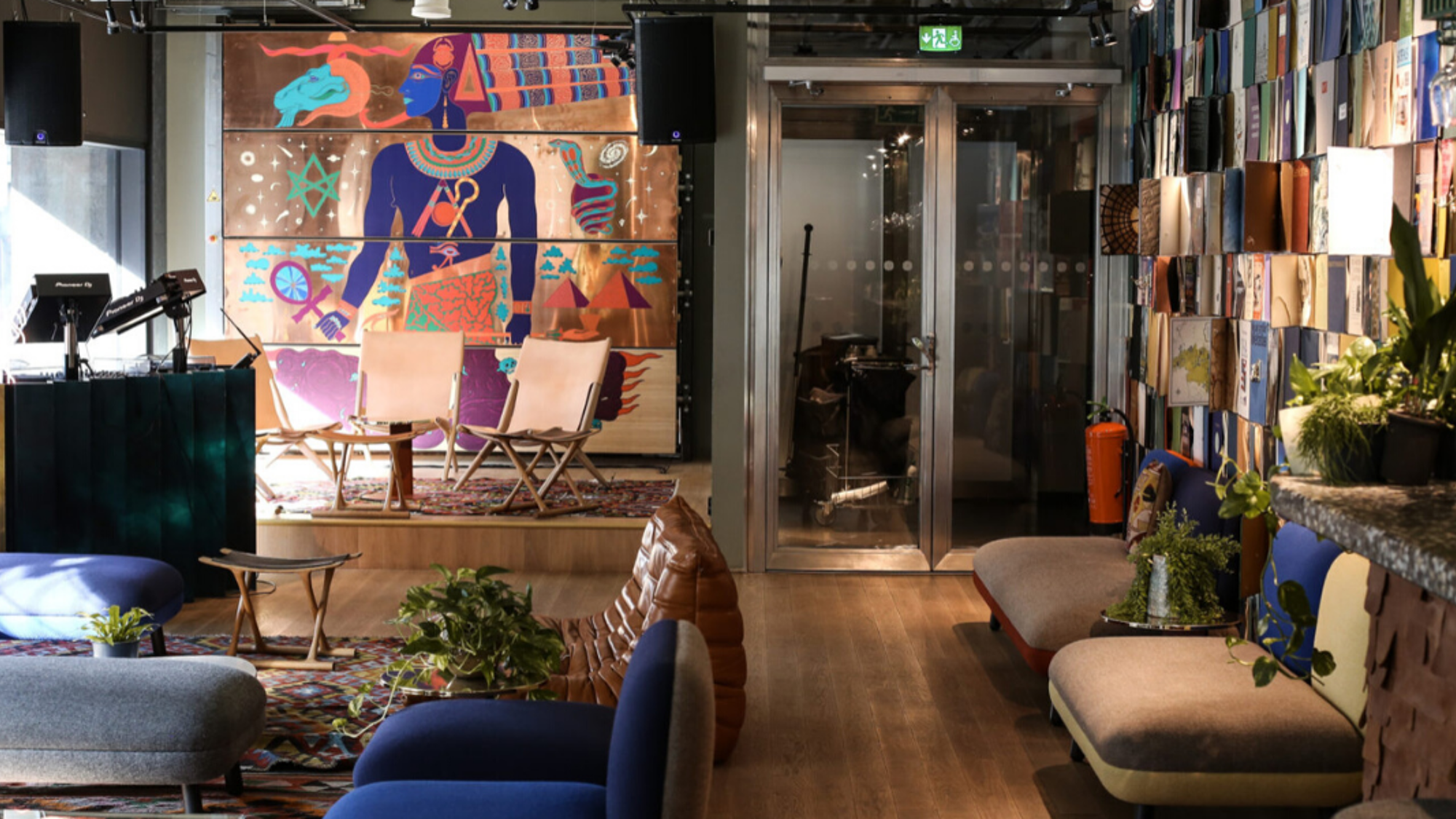 Le tout dans un boutique-hôtel à la décoration travaillée