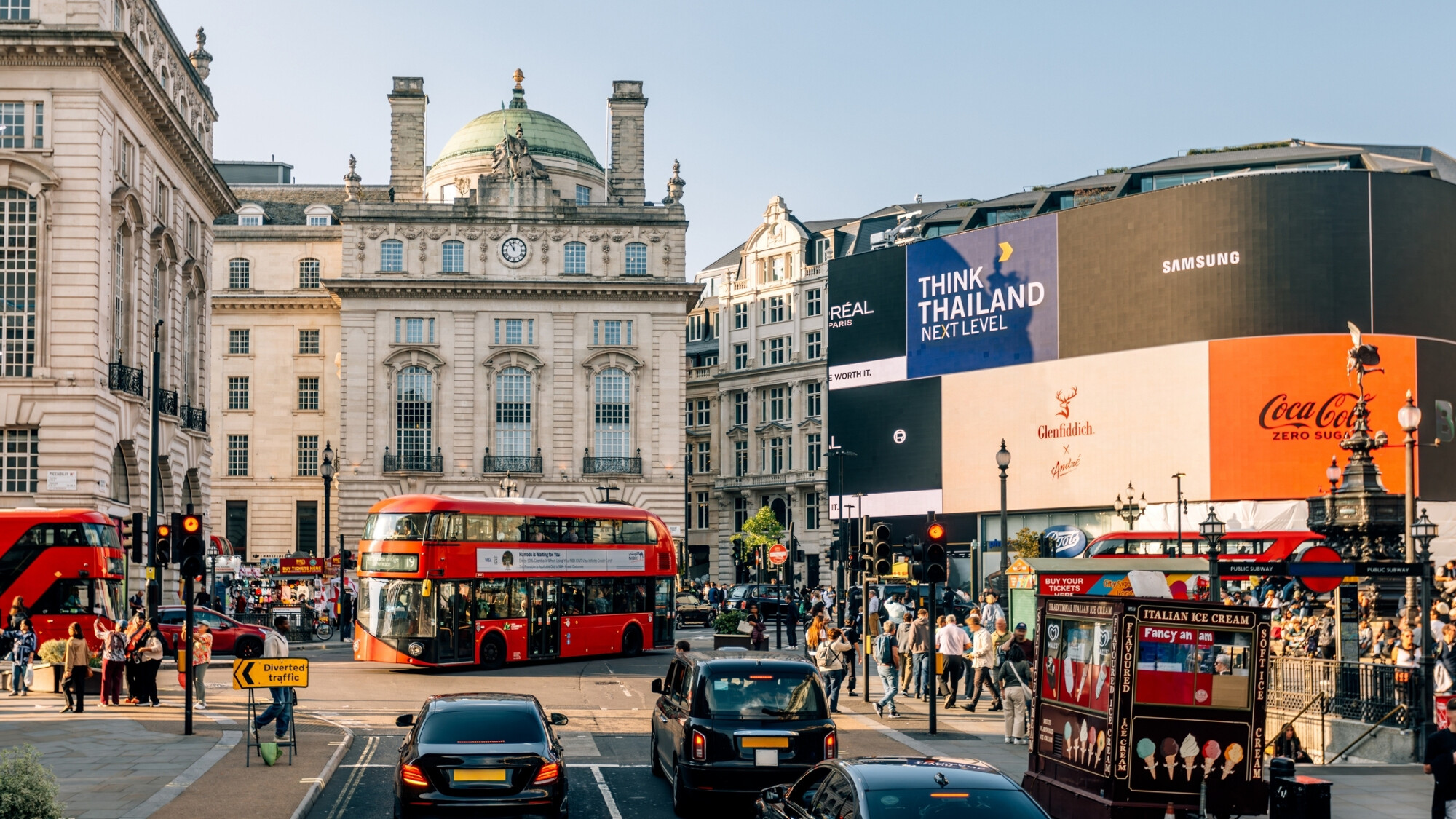 Picadilly Circus, Londres, Royaume-Uni ©Alexander Spatari / Getty Images