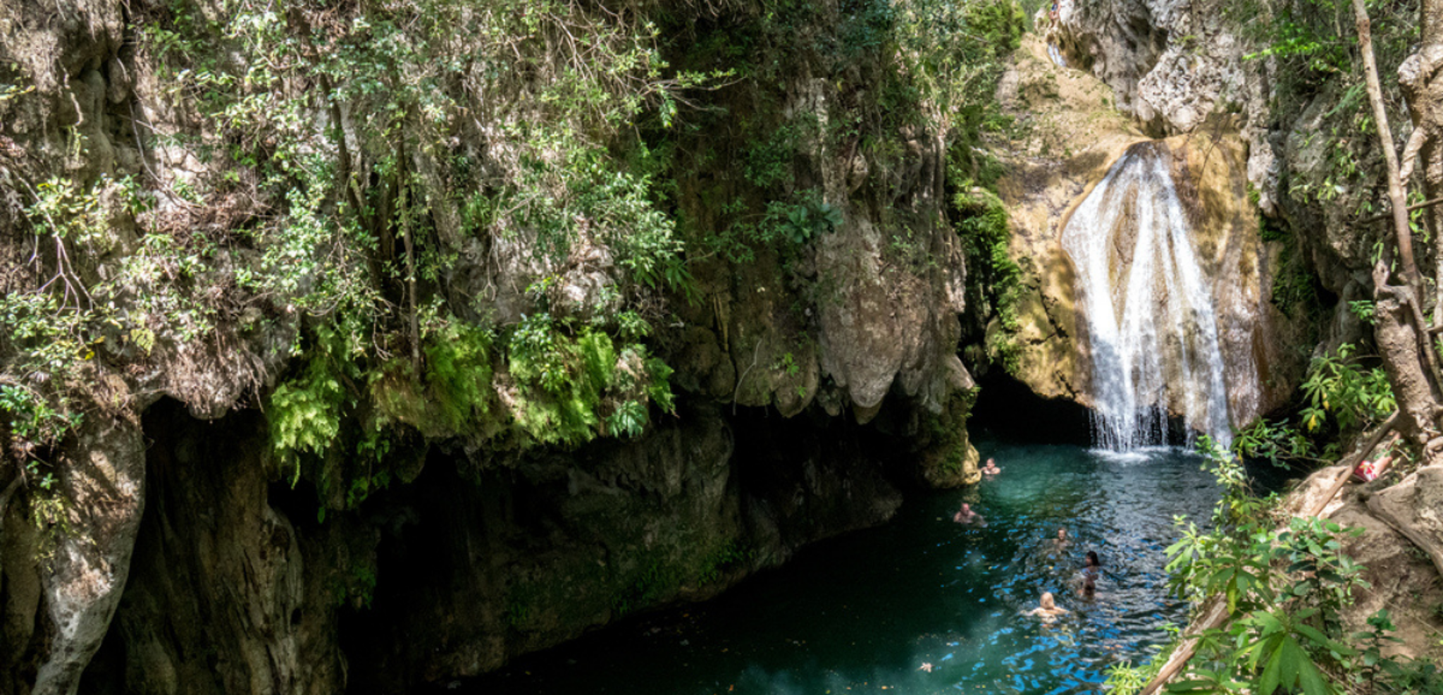 En option, randonnez dans le Parc National El Cubano, avec bain dans les cascades !