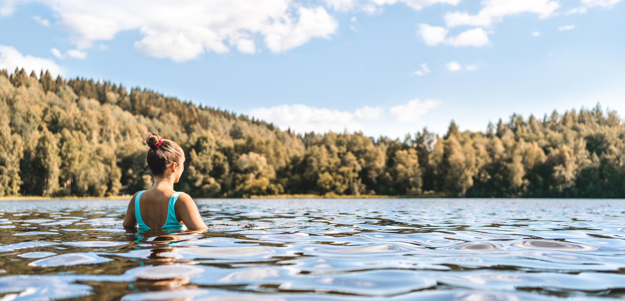 Et profitez de baignades rafraîchissantes dans le lac !