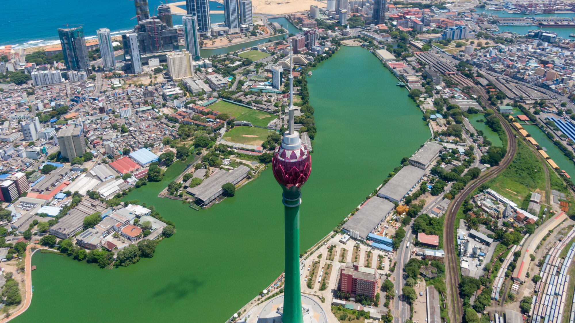 La Lotus Tower à Colombo (en option)