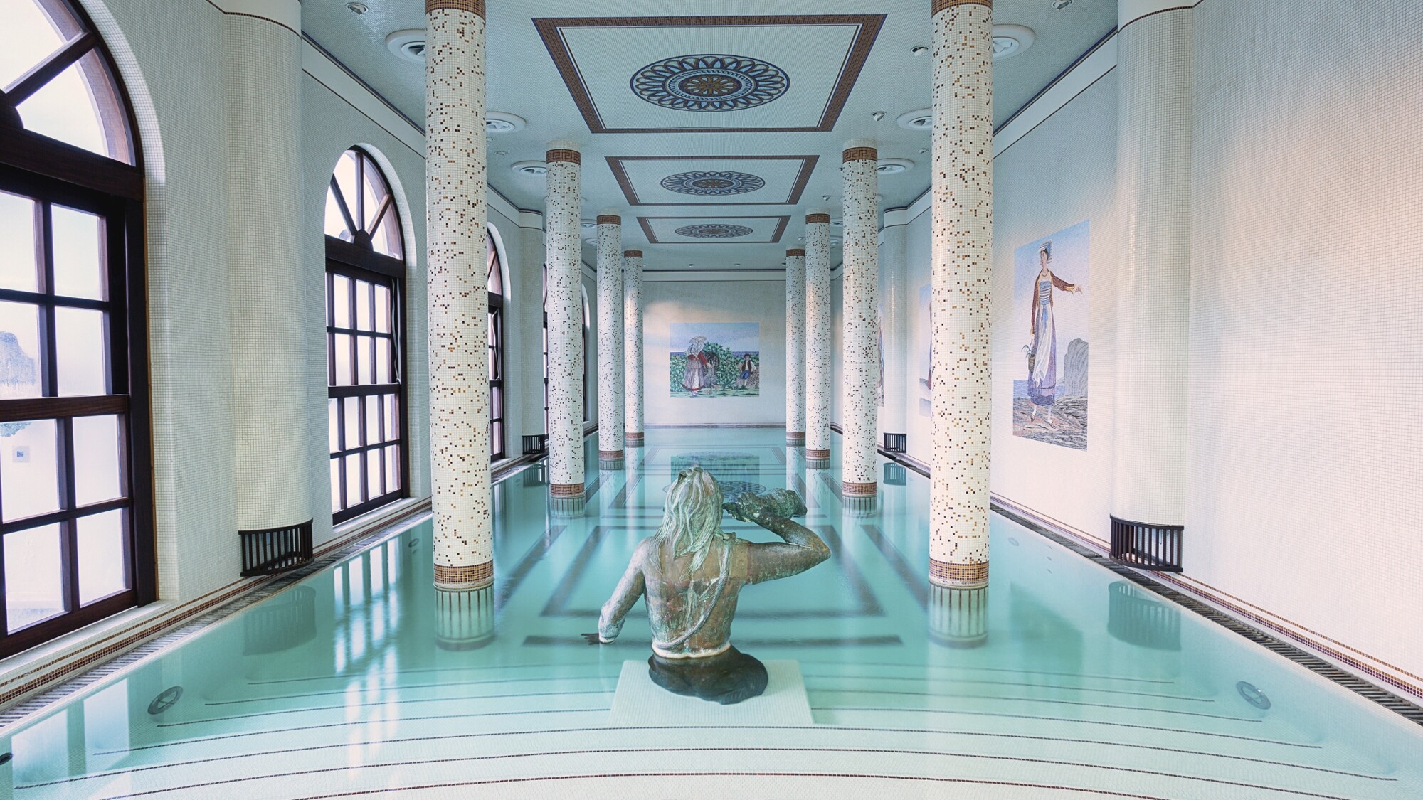 Piscine intérieure de votre hôtel-spa, Île d'Ischia, Italie