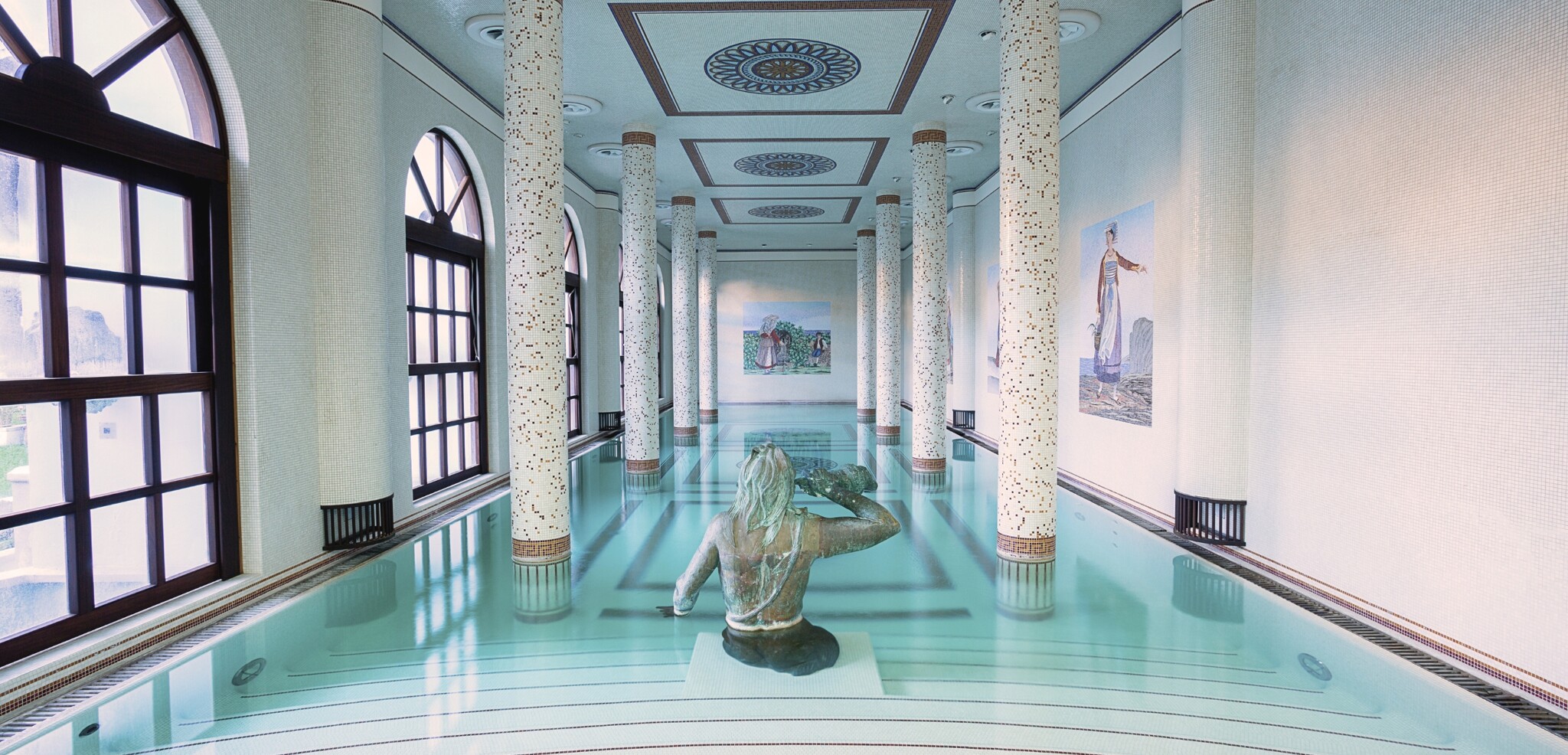 Piscine intérieure de votre hôtel-spa, Île d'Ischia, Italie