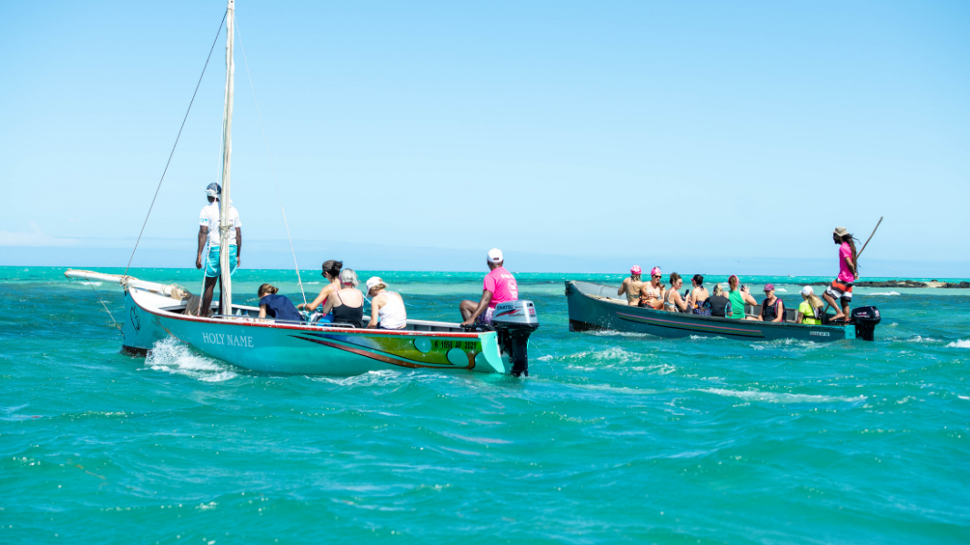 En mode détente, profitez du lagon dans les bateaux traditionnels