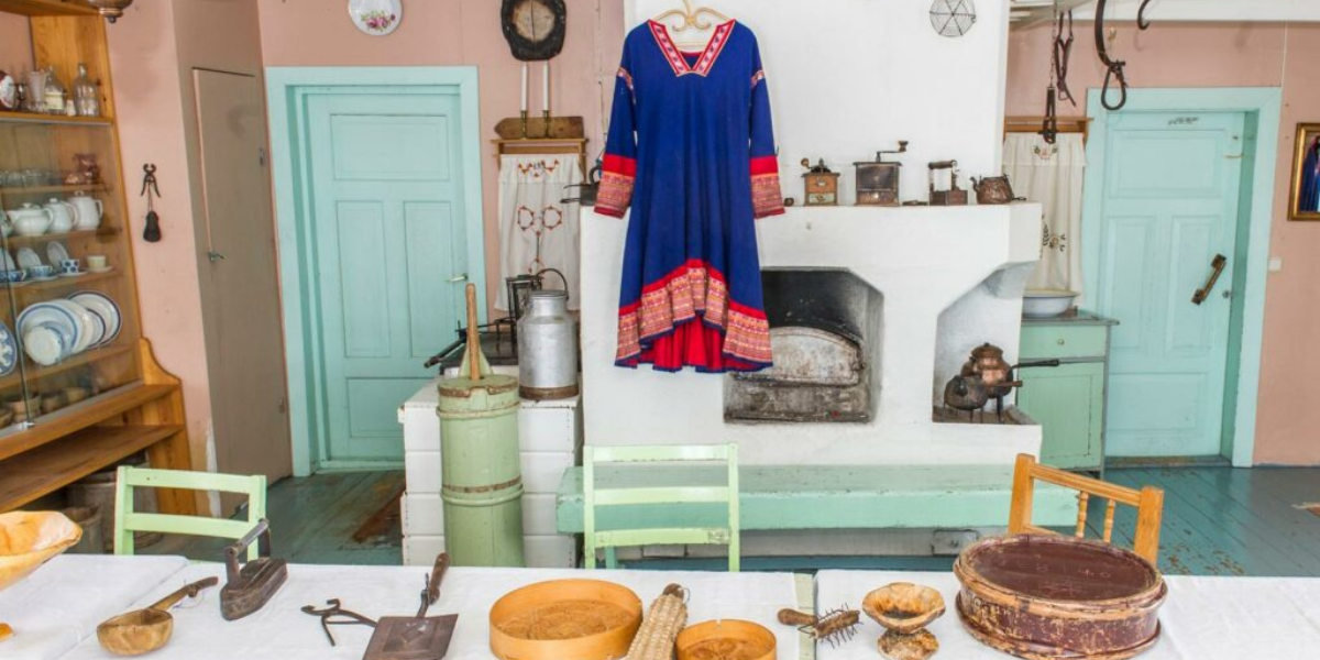 Plongeon dans la culture Same à la ferme de rennes traditionnelle