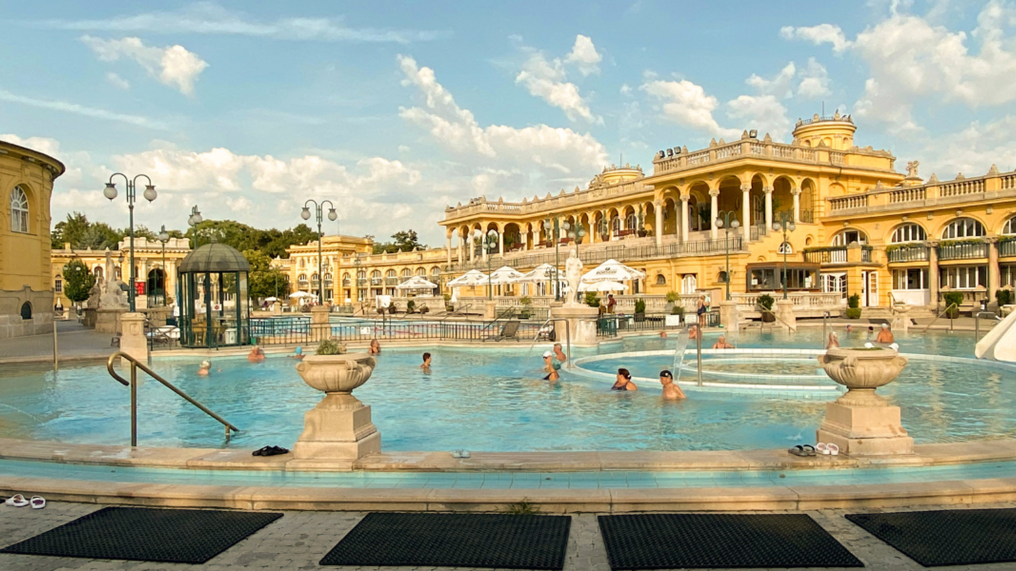 Thermes de Széchenyi (inclus pour les départs 2026 uniquement), Budapest ©Linda Gerbec / Unsplash